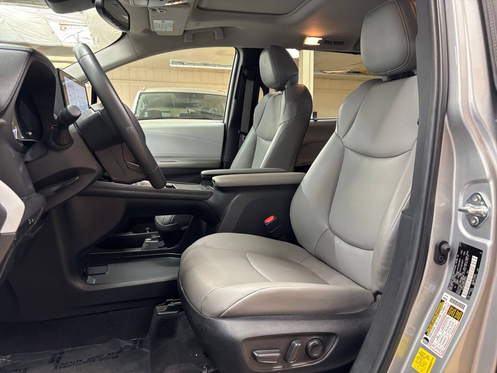 Thumbnail: 2025 Toyota Sienna - 27