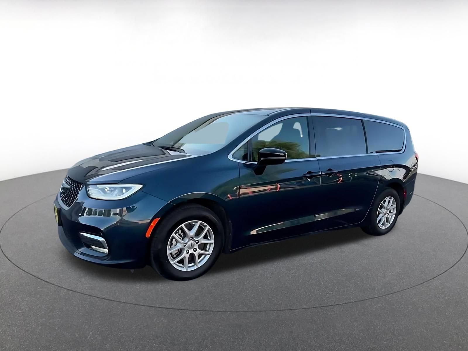 Thumbnail: 2025 Chrysler Pacifica - 7