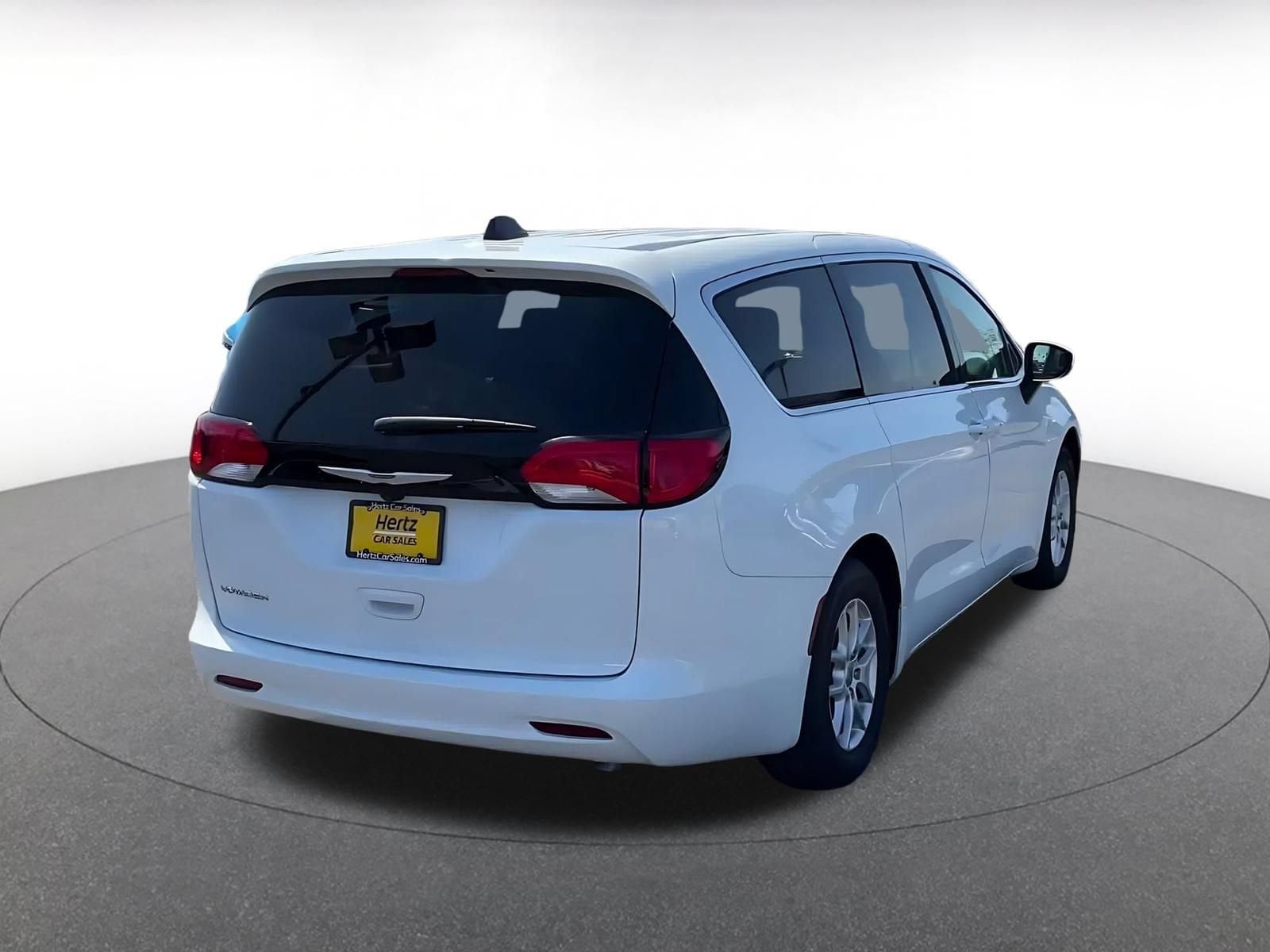 Thumbnail: 2023 Chrysler Voyager - 11