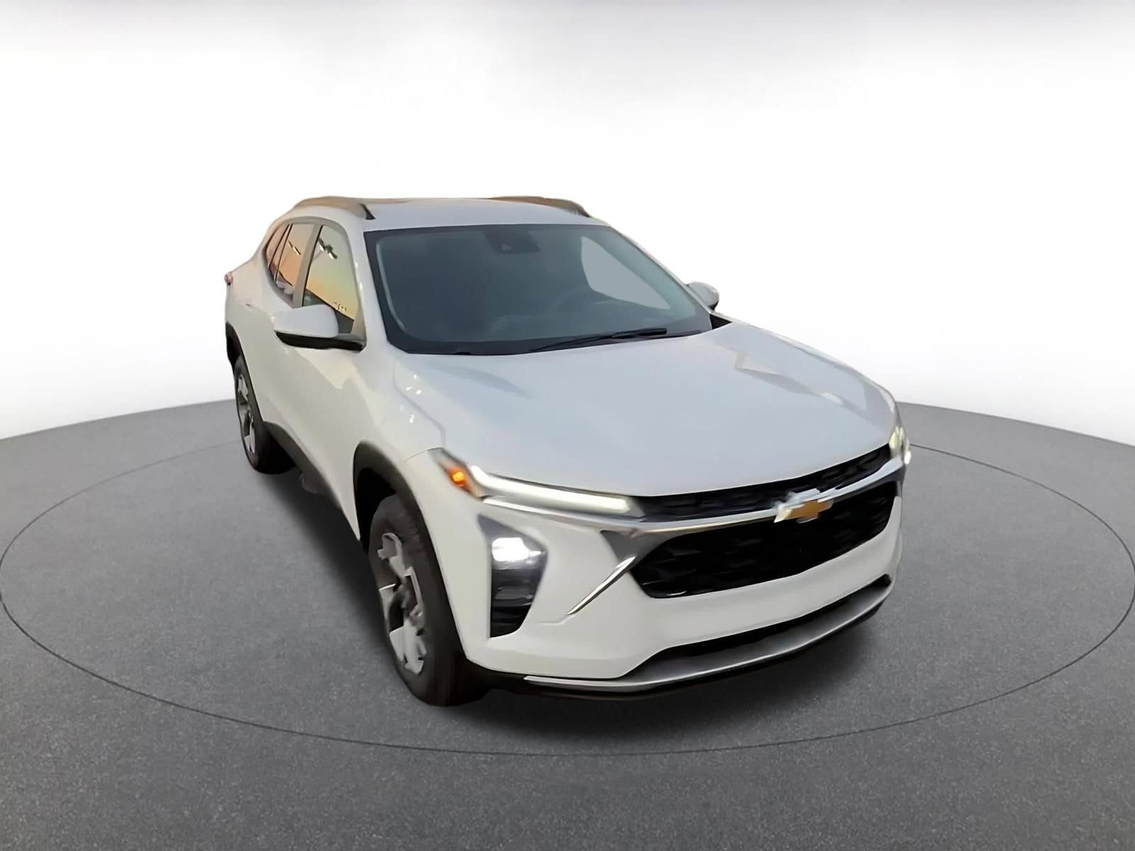 Thumbnail: 2025 Chevrolet Trax - 3