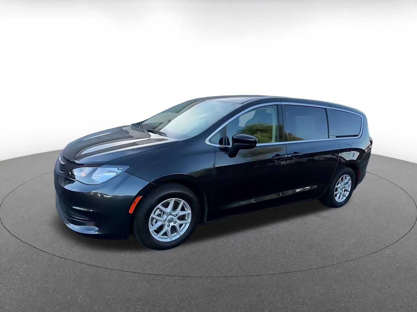 Thumbnail: 2023 Chrysler Voyager - 7