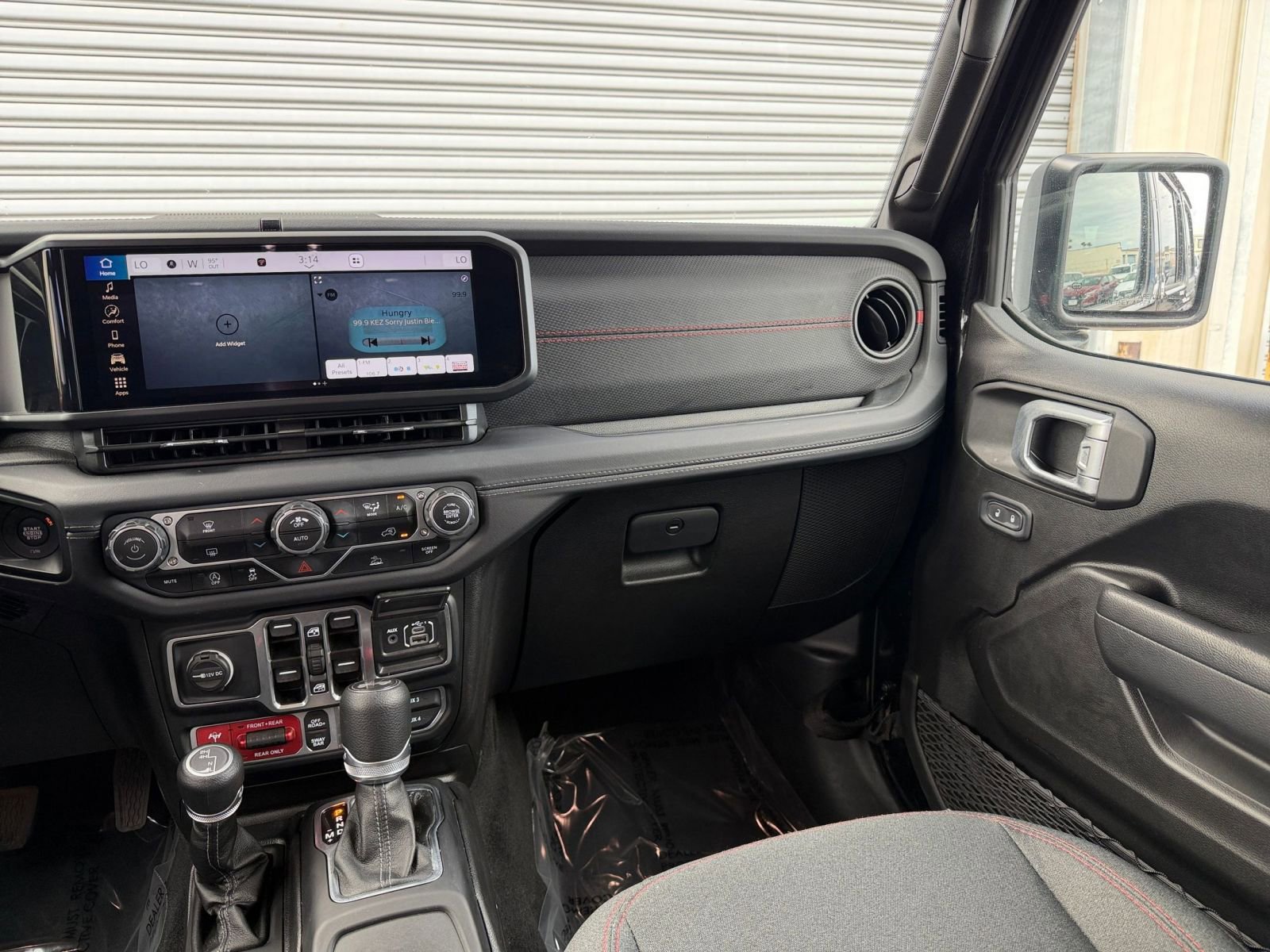 Thumbnail: 2025 Jeep Wrangler - 34