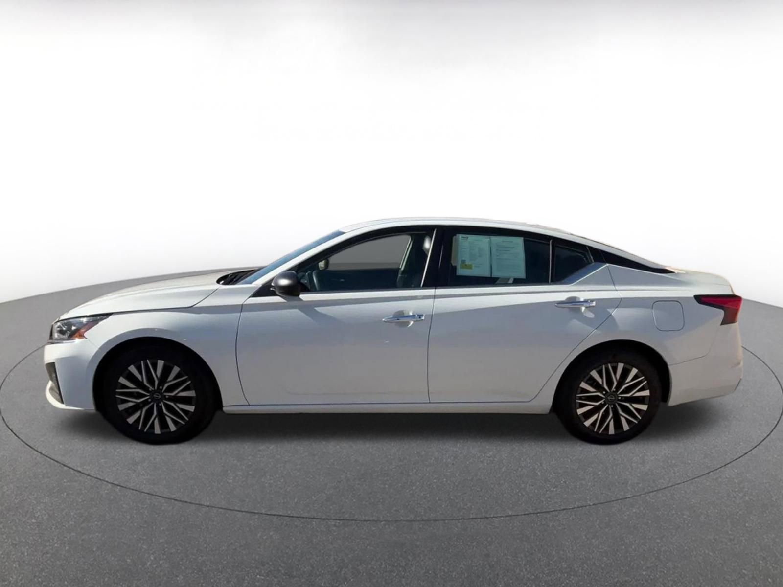 Thumbnail: 2025 Nissan Altima - 9