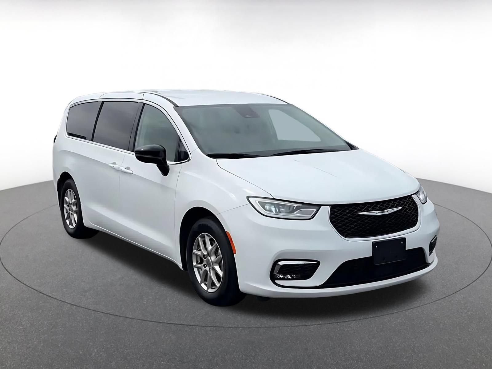 Thumbnail: 2024 Chrysler Pacifica - 3