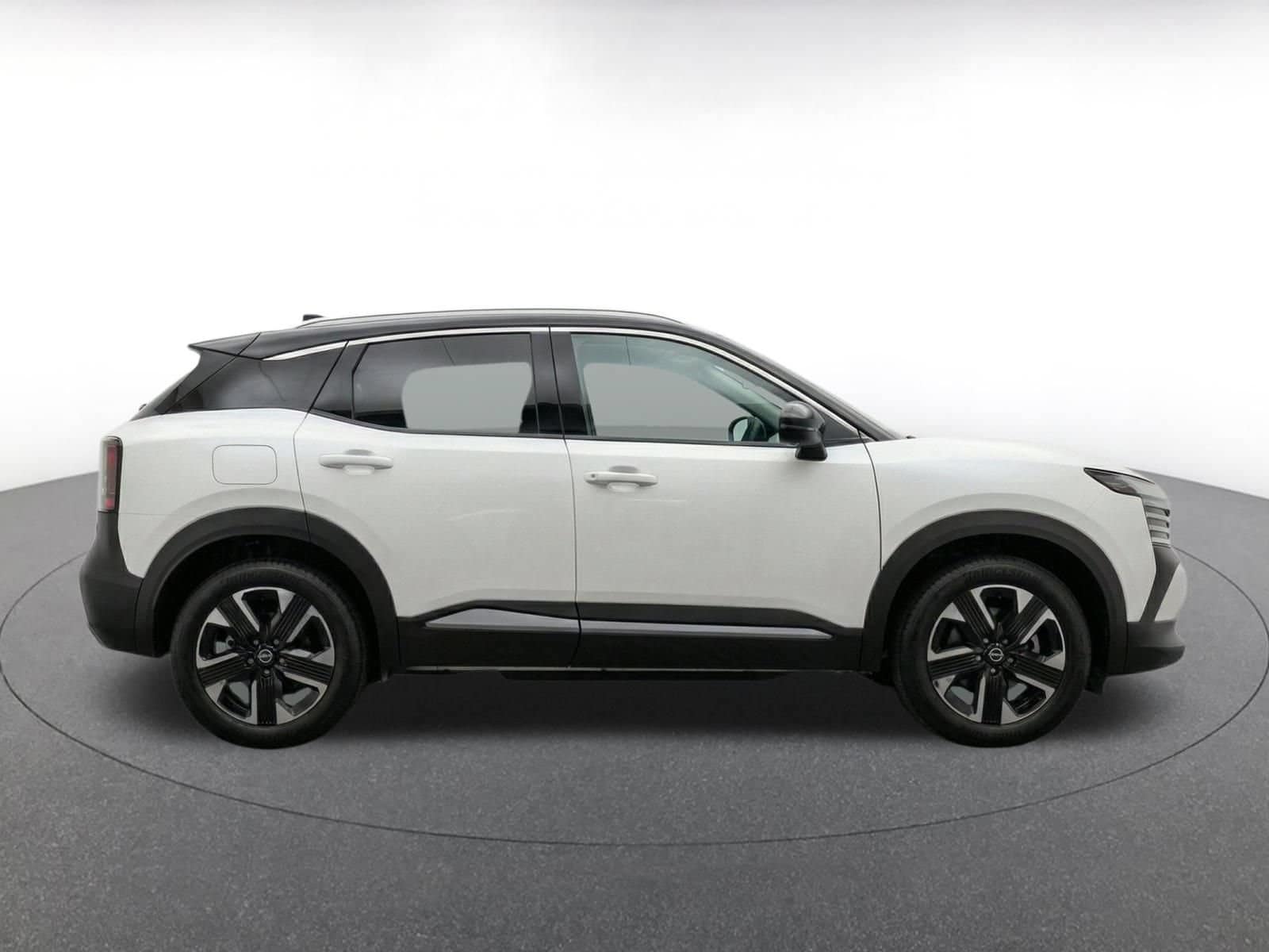 Thumbnail: 2026 Nissan Kicks - 10