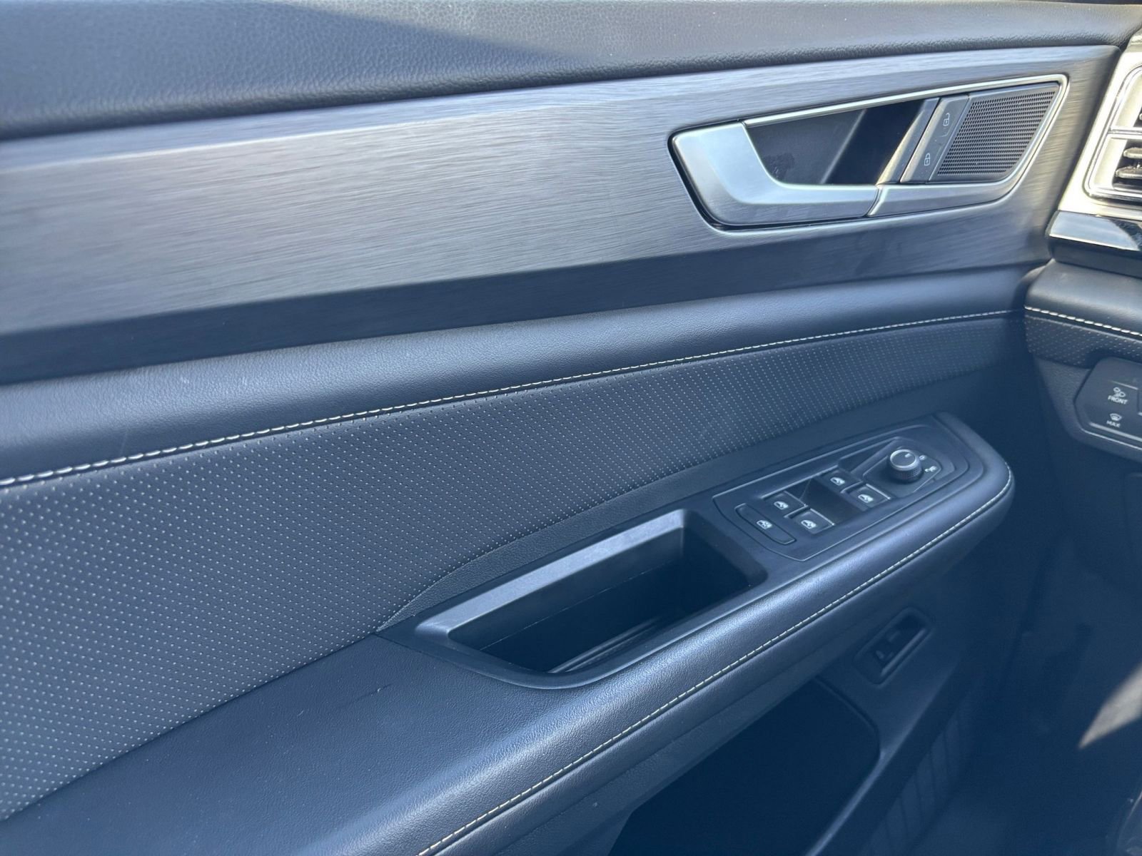 Thumbnail: 2025 Volkswagen Atlas - 18