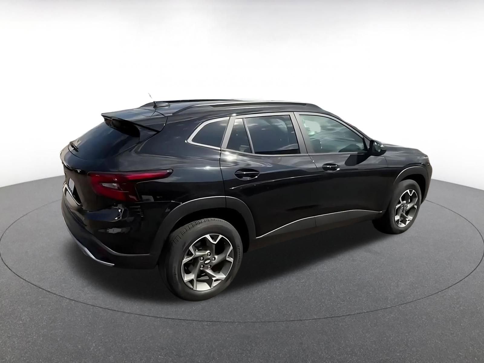 Thumbnail: 2025 Chevrolet Trax - 14