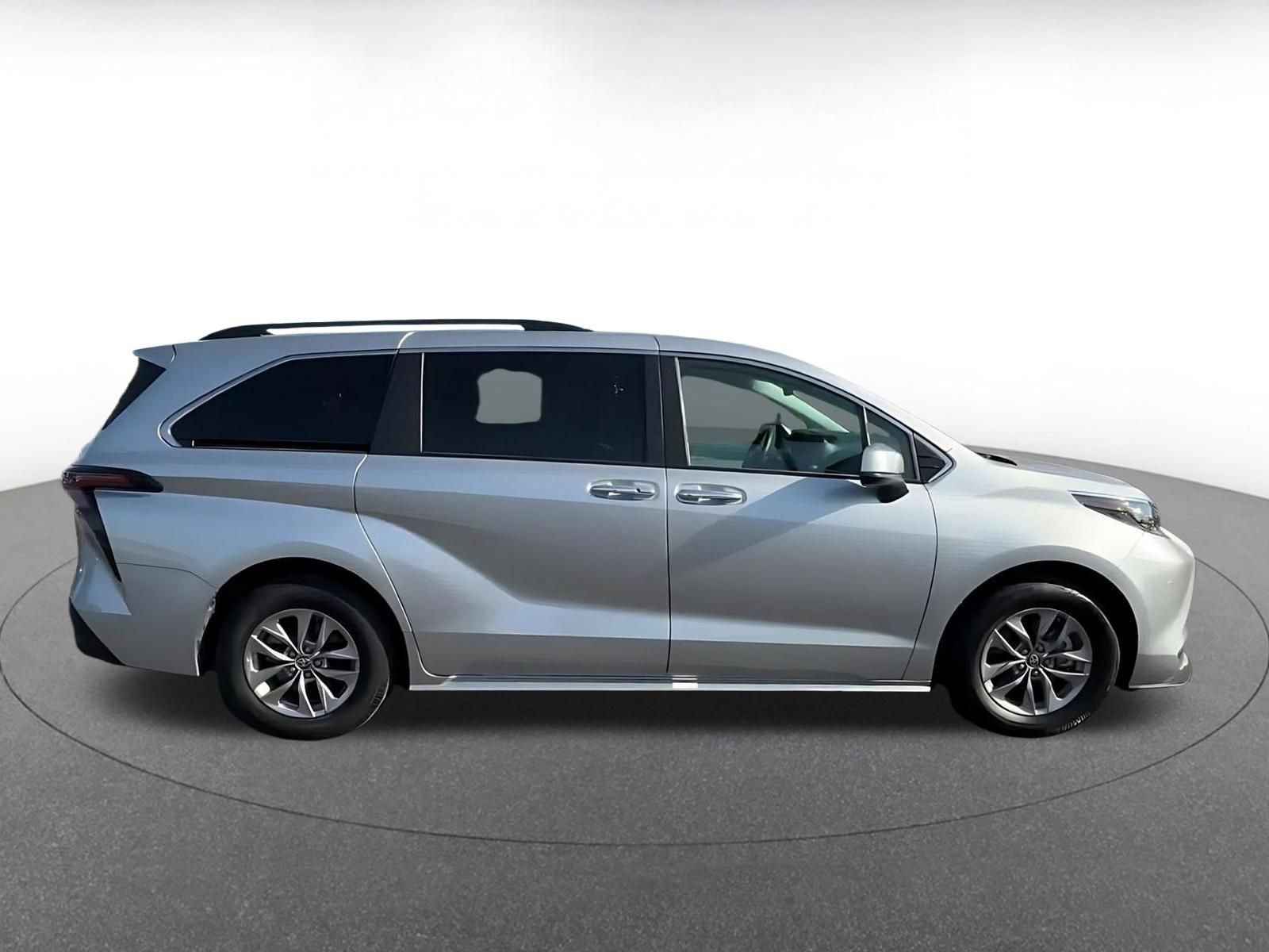 Thumbnail: 2025 Toyota Sienna - 15