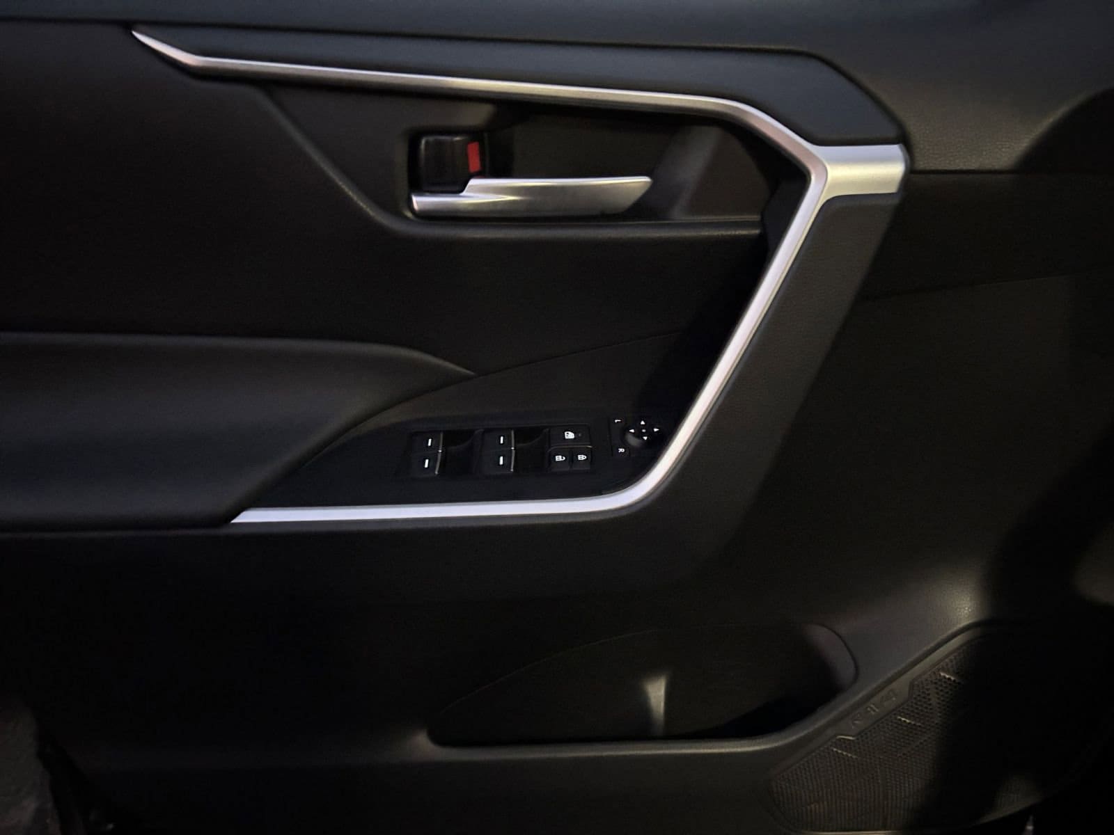 Thumbnail: 2025 Toyota RAV4 - 20