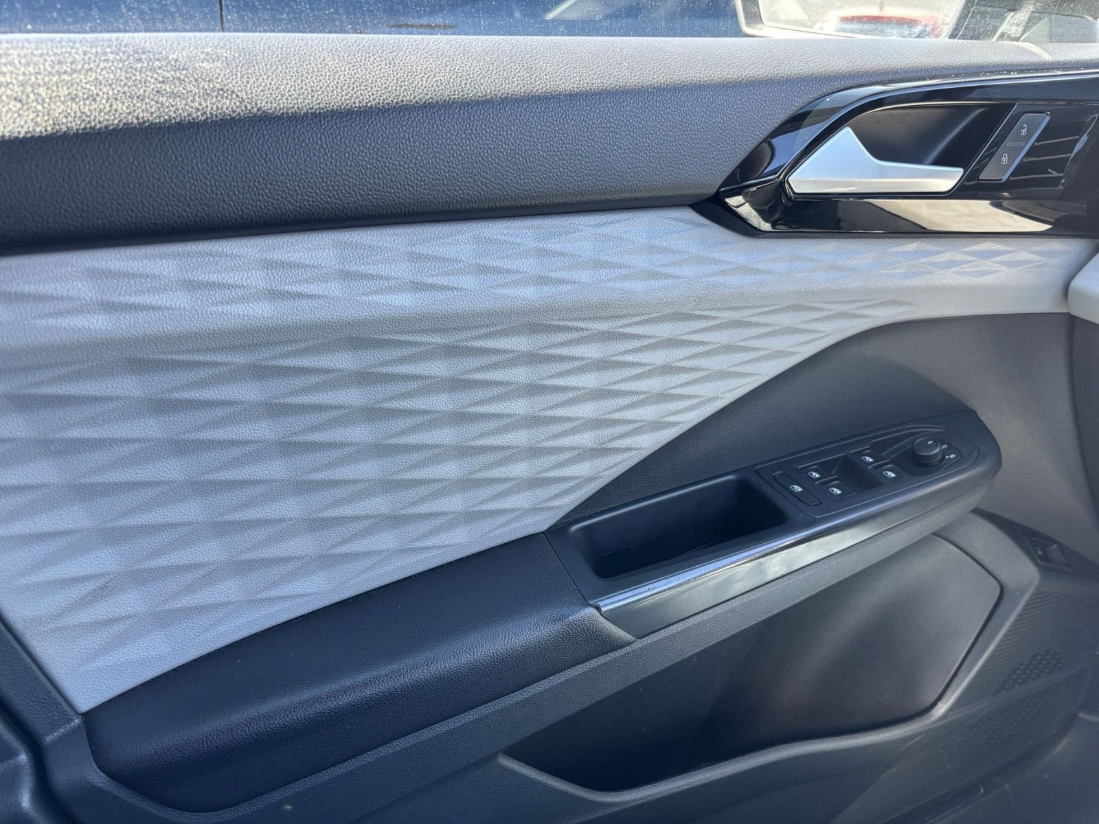 Thumbnail: 2023 Volkswagen Taos - 18