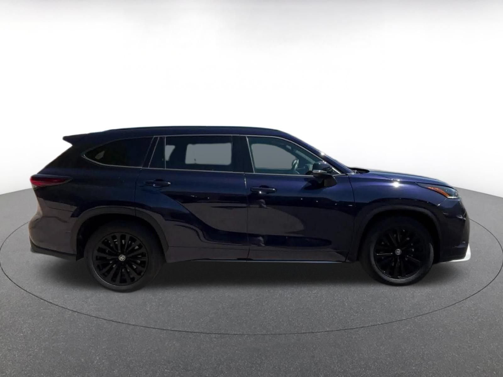 Thumbnail: 2025 Toyota Highlander - 16