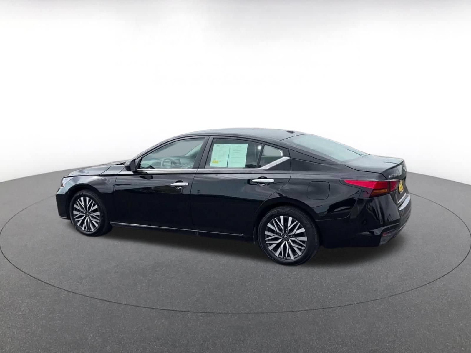 Thumbnail: 2025 Nissan Altima - 8