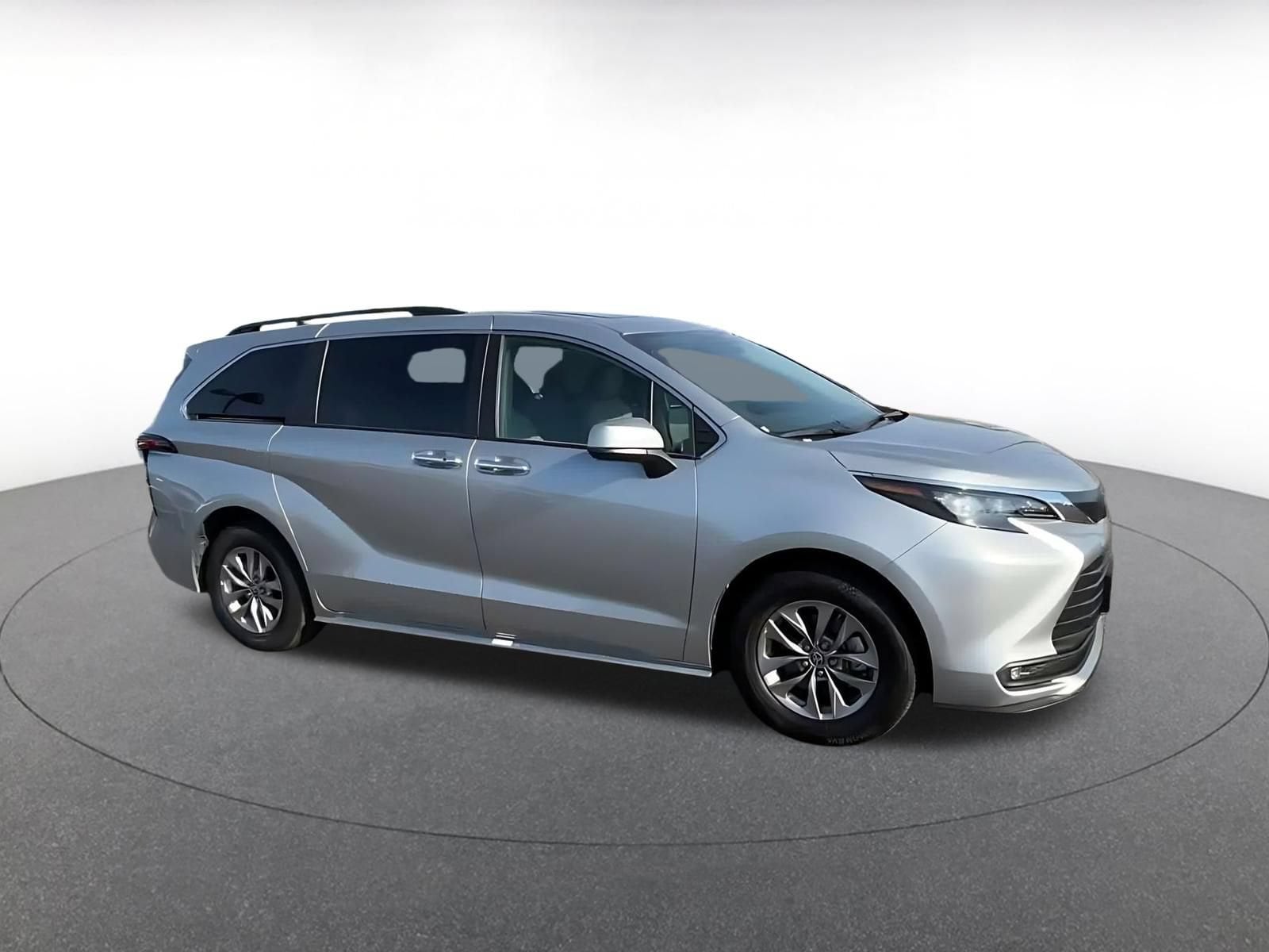 Thumbnail: 2025 Toyota Sienna - 2