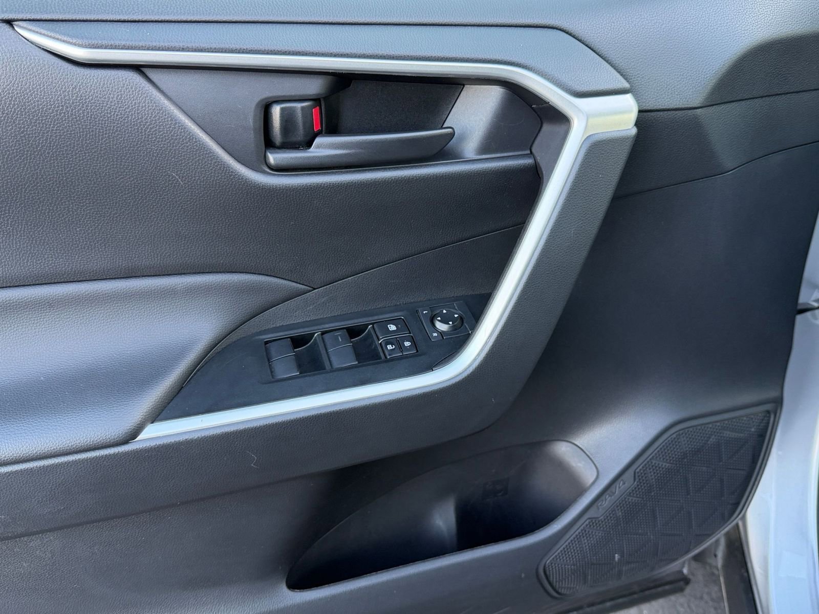 Thumbnail: 2025 Toyota RAV4 - 20