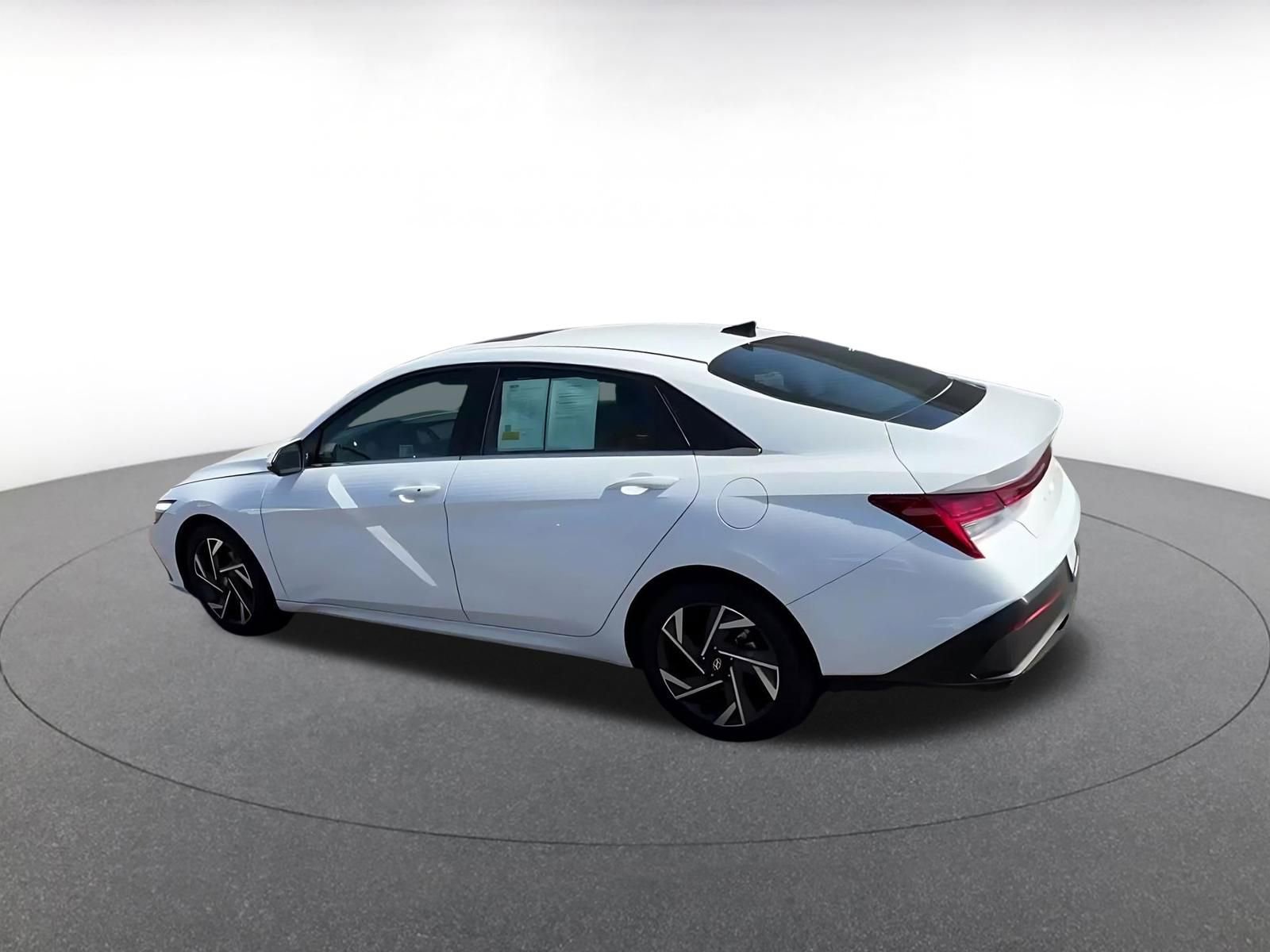 Thumbnail: 2025 Hyundai Elantra - 10