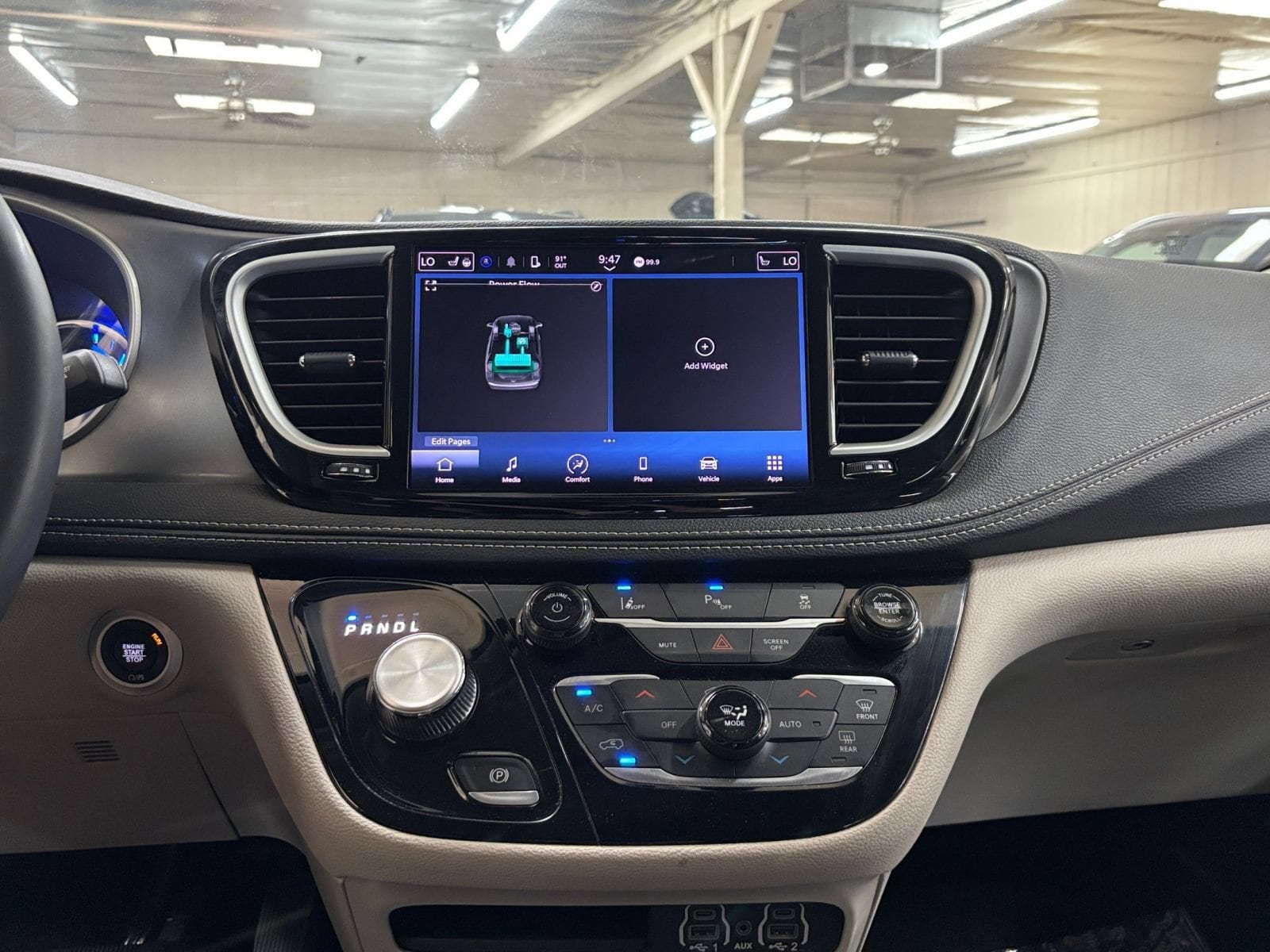 Thumbnail: 2023 Chrysler Pacifica - 16
