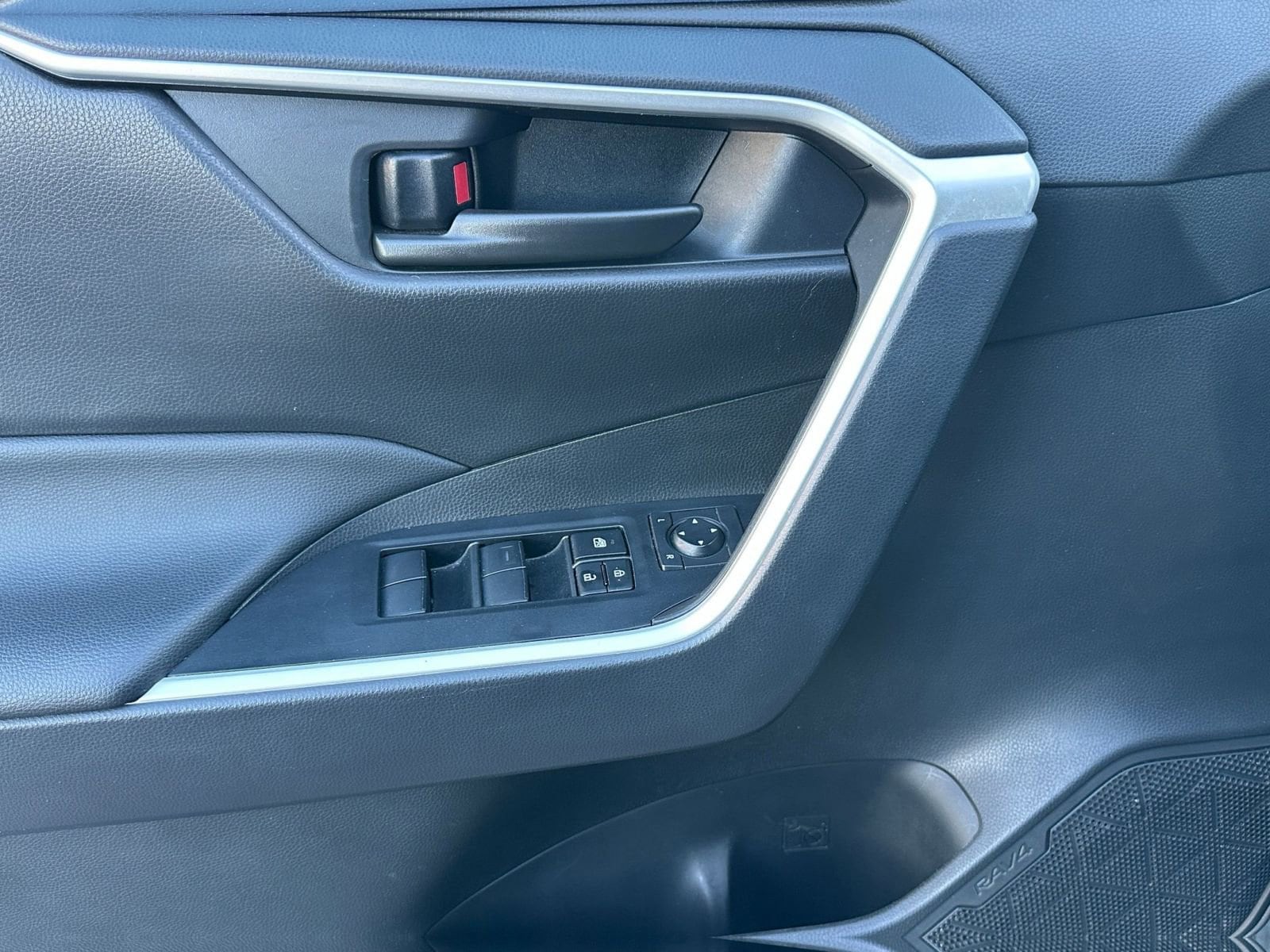 Thumbnail: 2025 Toyota RAV4 - 20