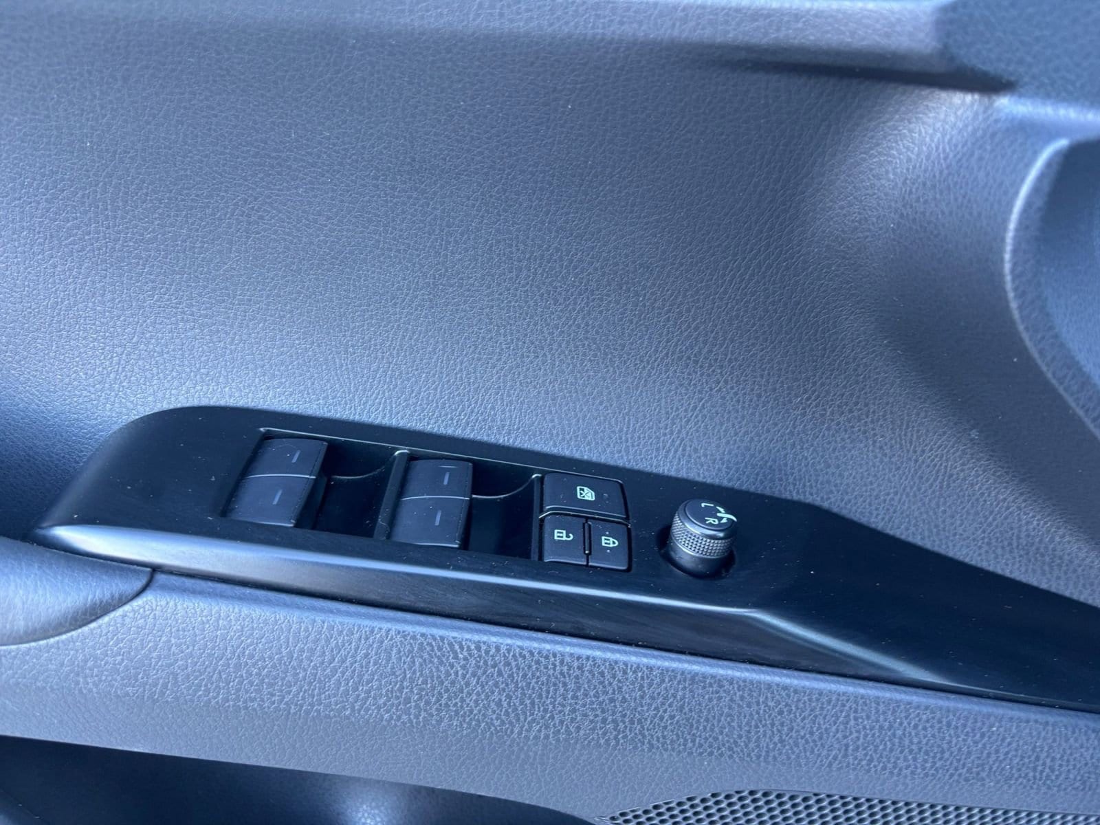 Thumbnail: 2025 Toyota Camry - 20