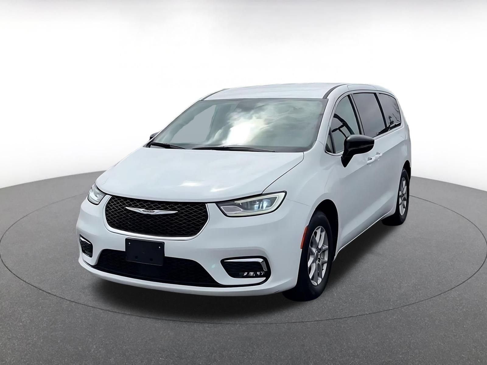 Thumbnail: 2024 Chrysler Pacifica - 6