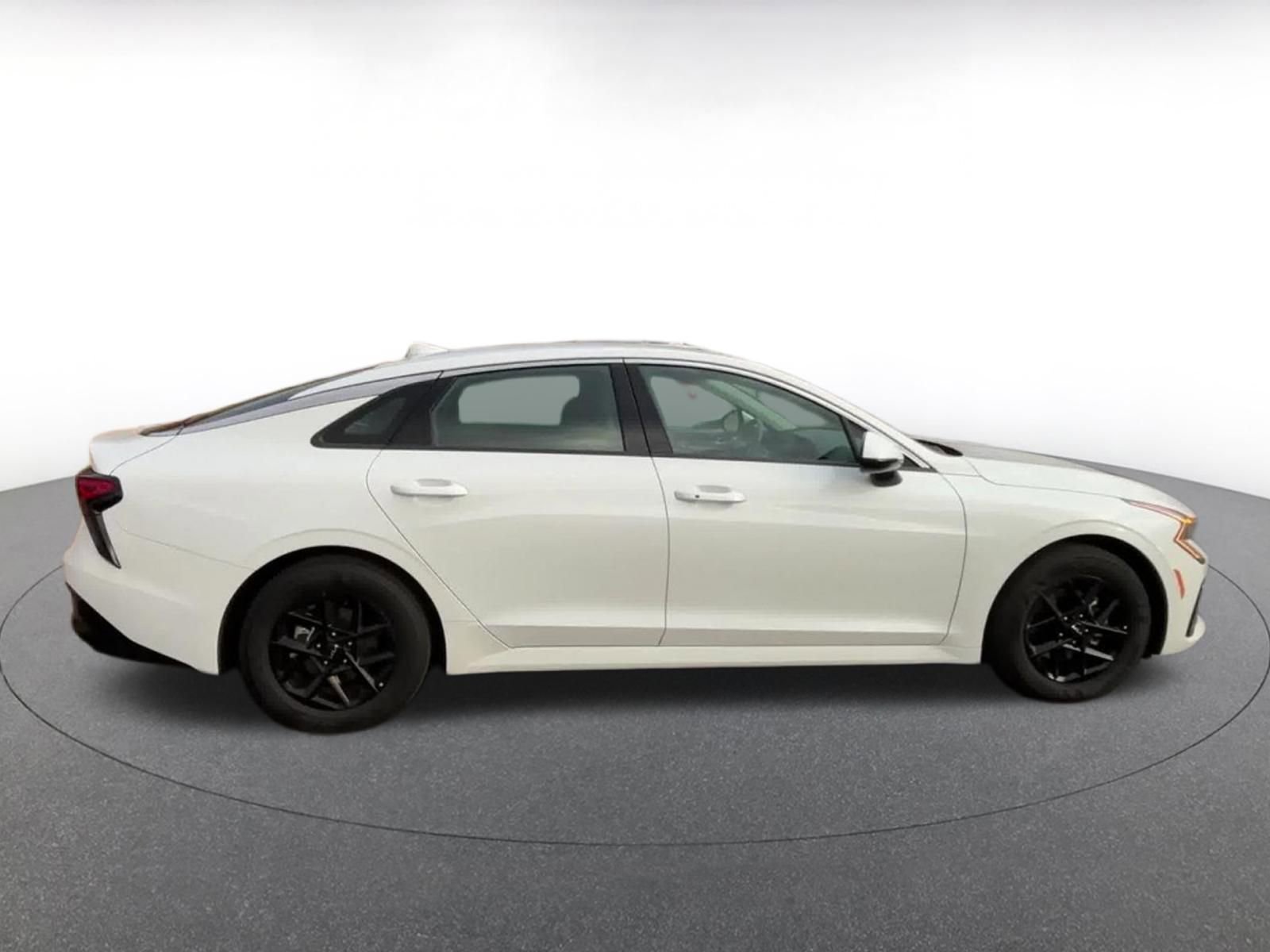 Thumbnail: 2025 Kia K5 - 16