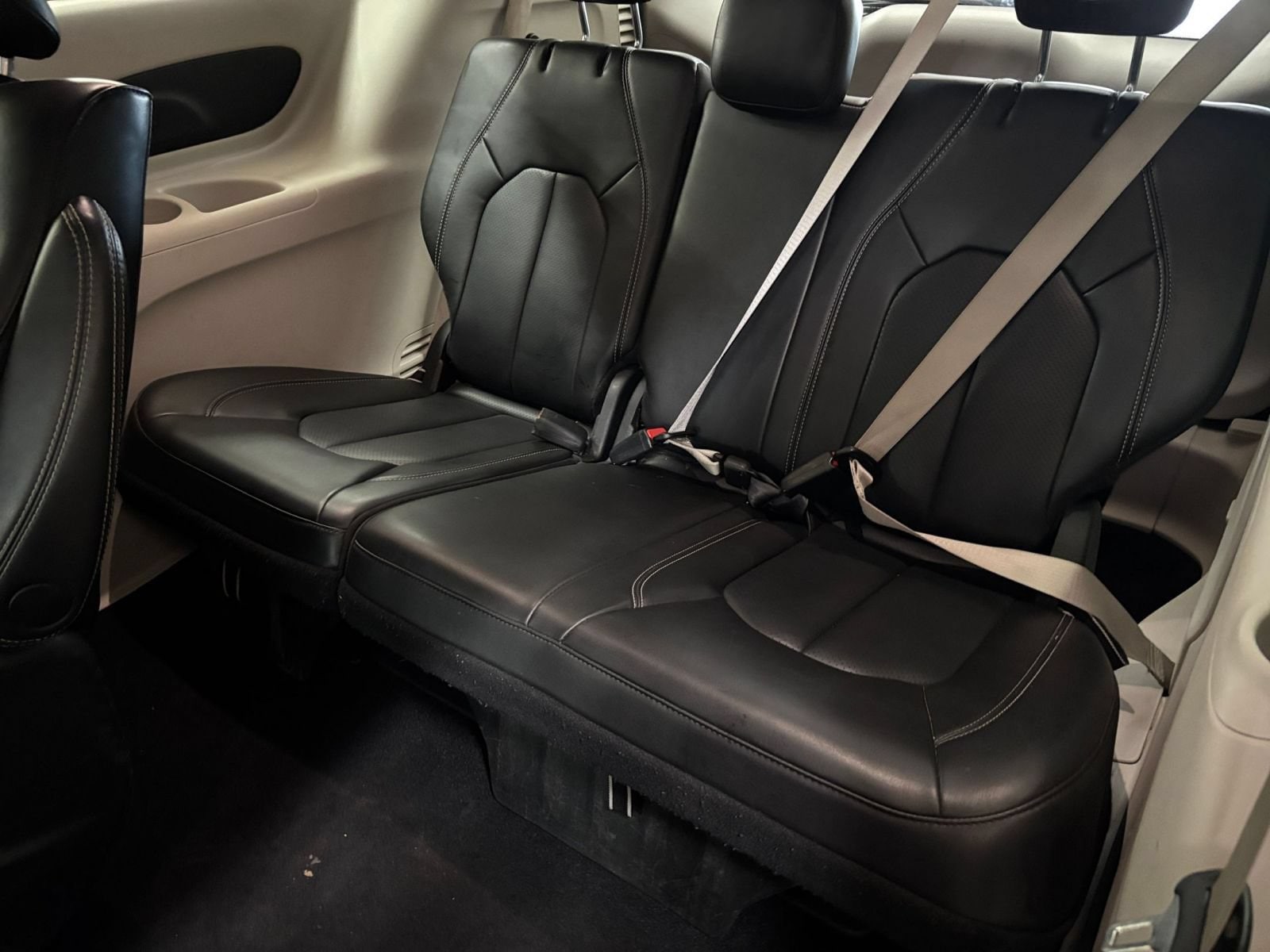 Thumbnail: 2023 Chrysler Pacifica - 30