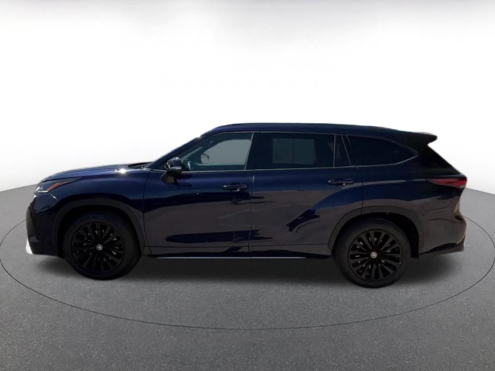 Thumbnail: 2025 Toyota Highlander - 9