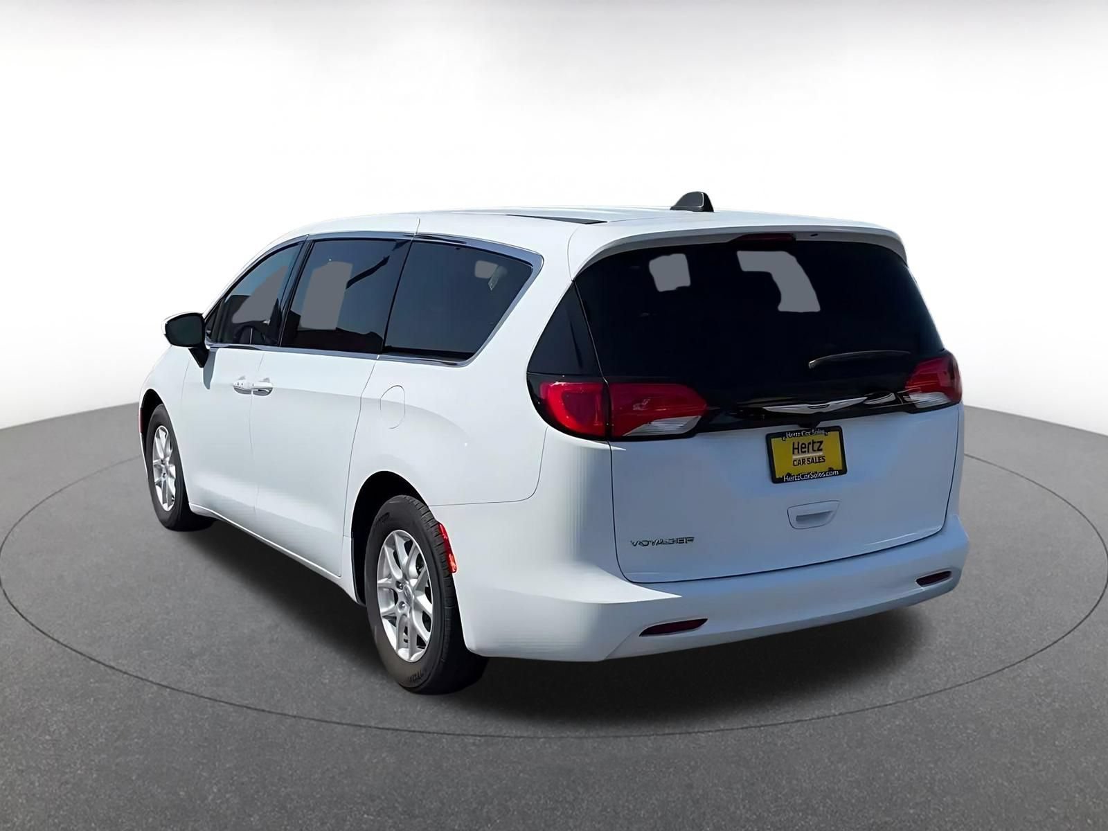 Thumbnail: 2023 Chrysler Voyager - 9