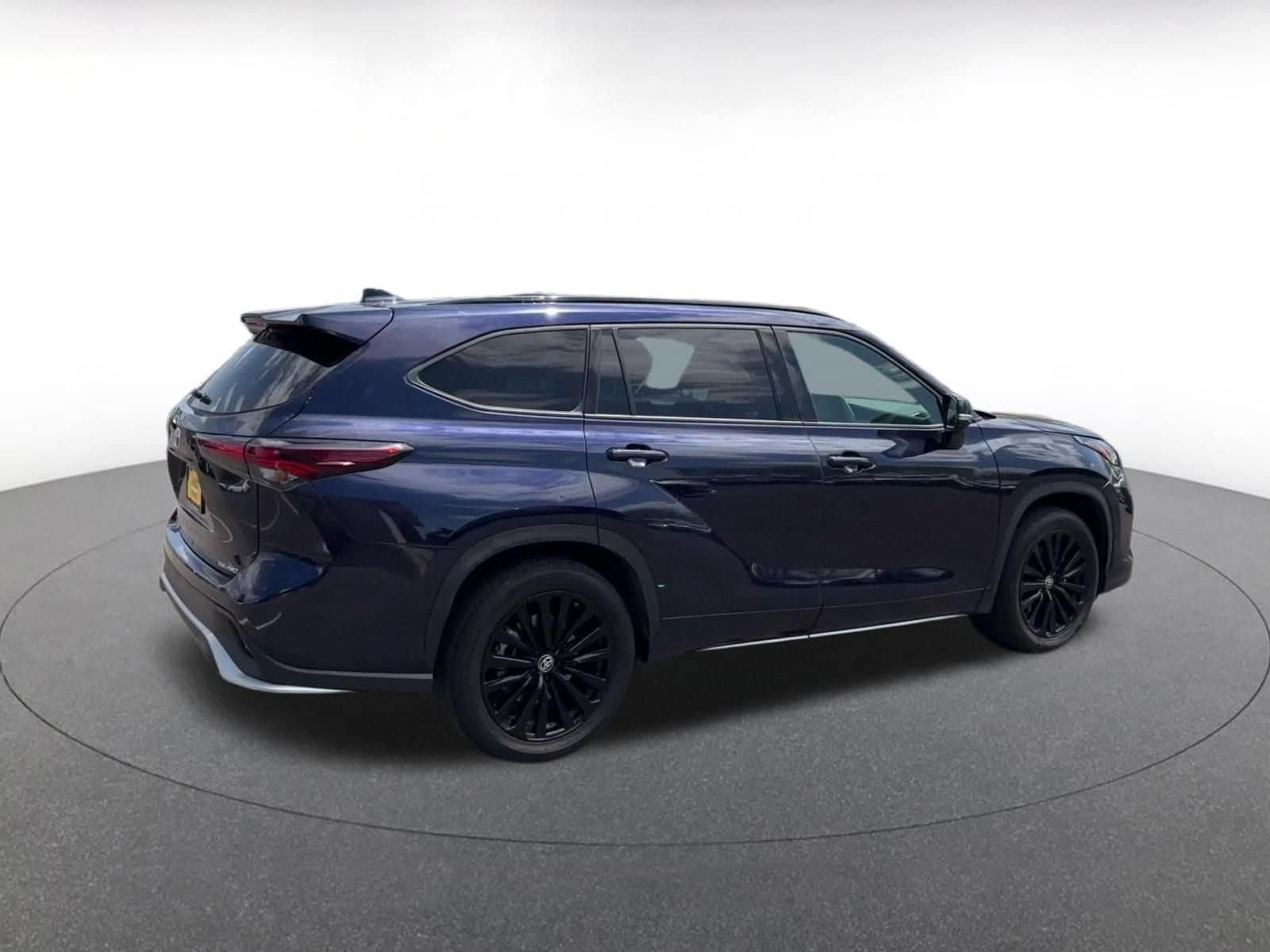 Thumbnail: 2025 Toyota Highlander - 14
