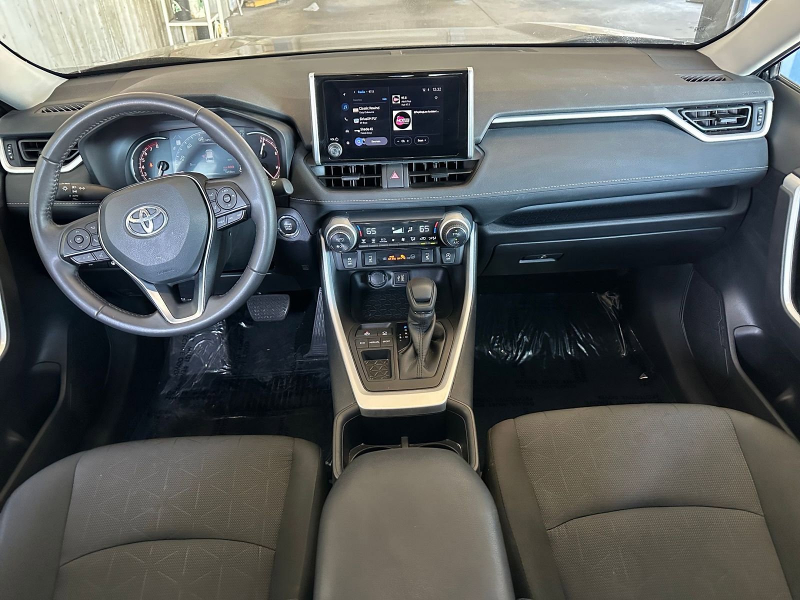 Thumbnail: 2025 Toyota RAV4 - 33