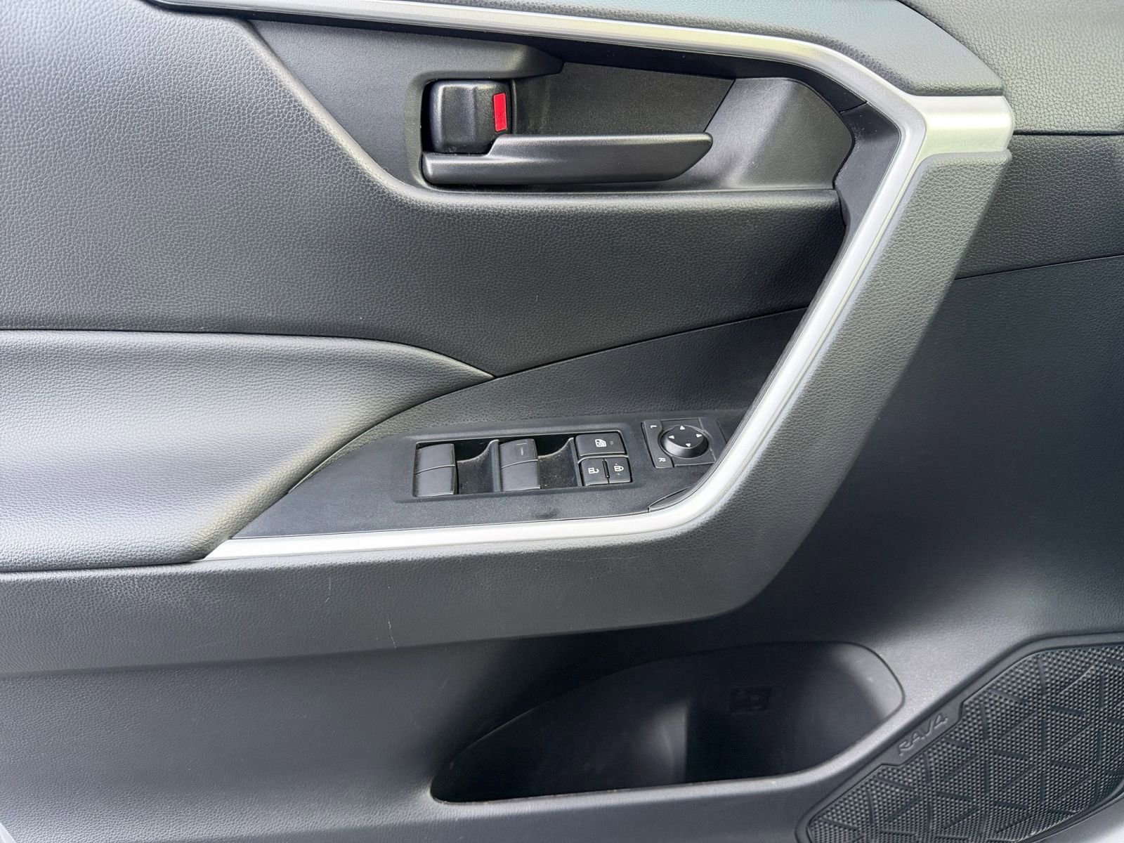 Thumbnail: 2025 Toyota RAV4 - 20