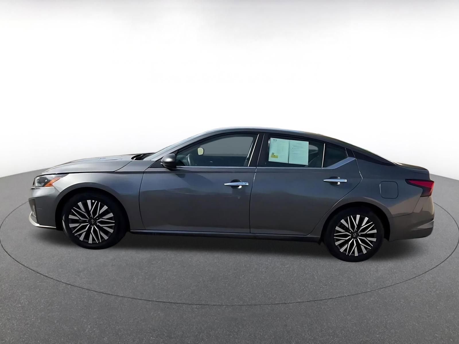 Thumbnail: 2025 Nissan Altima - 9