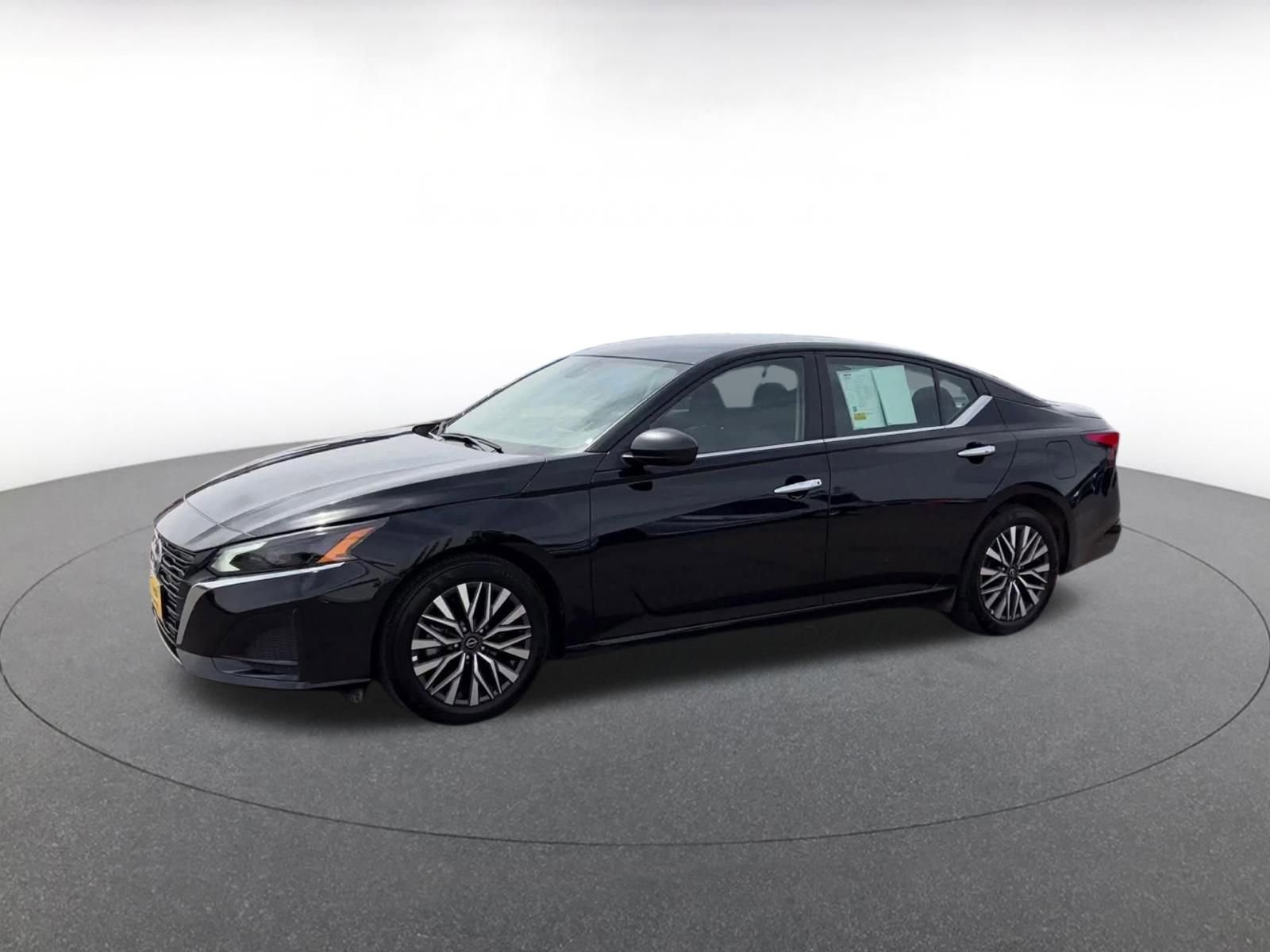 Thumbnail: 2025 Nissan Altima - 8