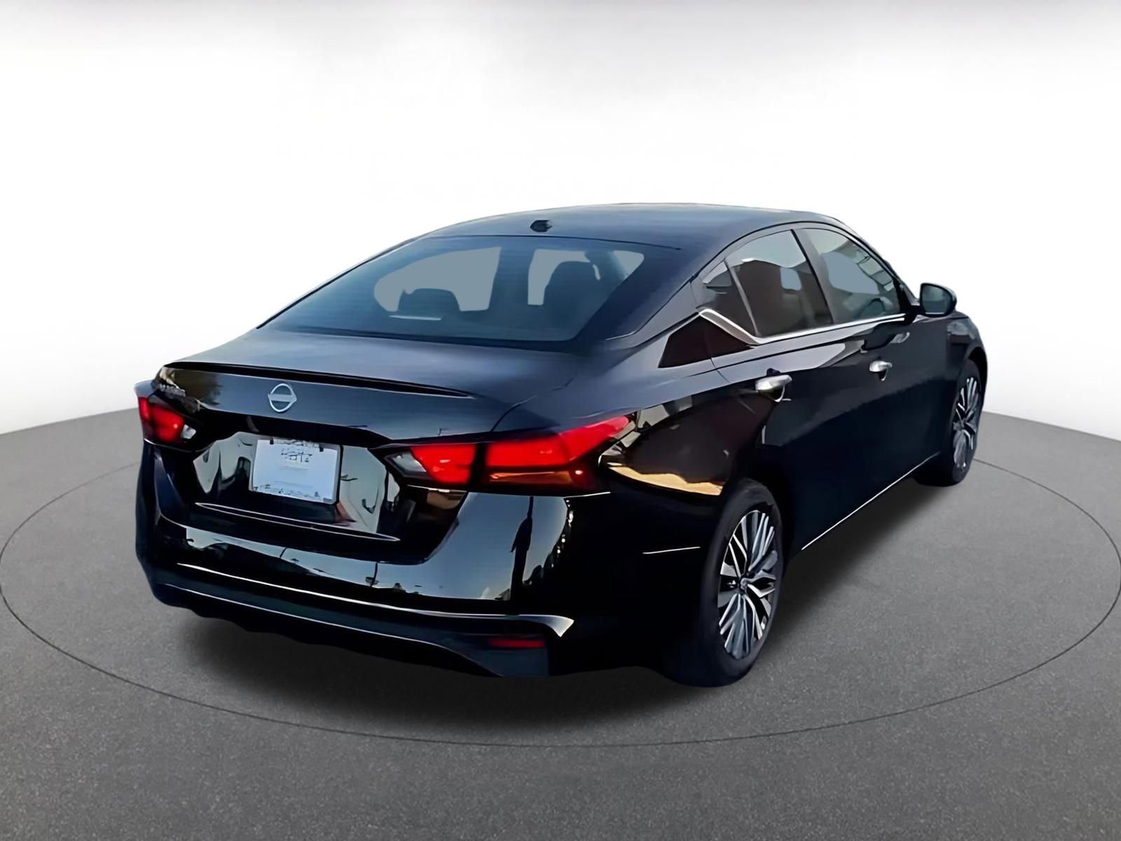 Thumbnail: 2025 Nissan Altima - 12