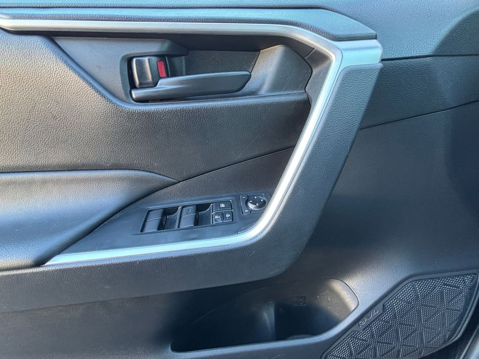 Thumbnail: 2025 Toyota RAV4 - 20