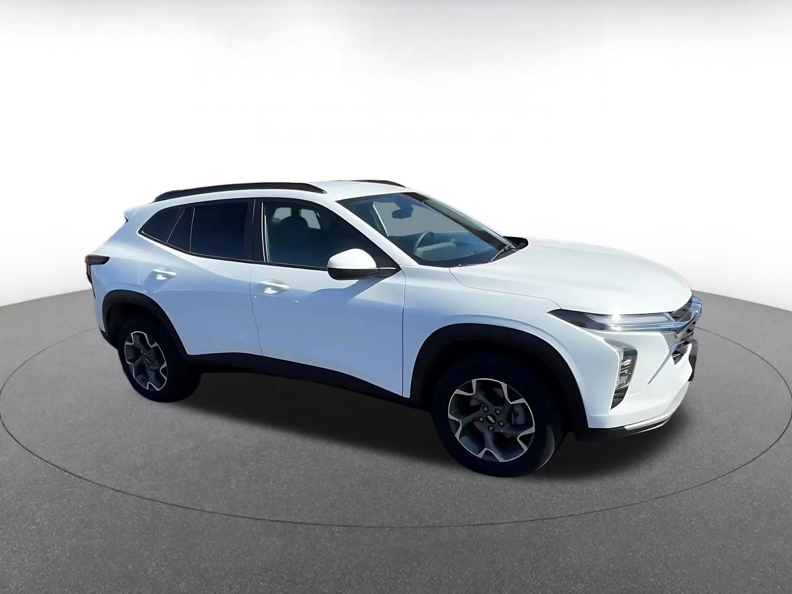 Thumbnail: 2025 Chevrolet Trax - 2