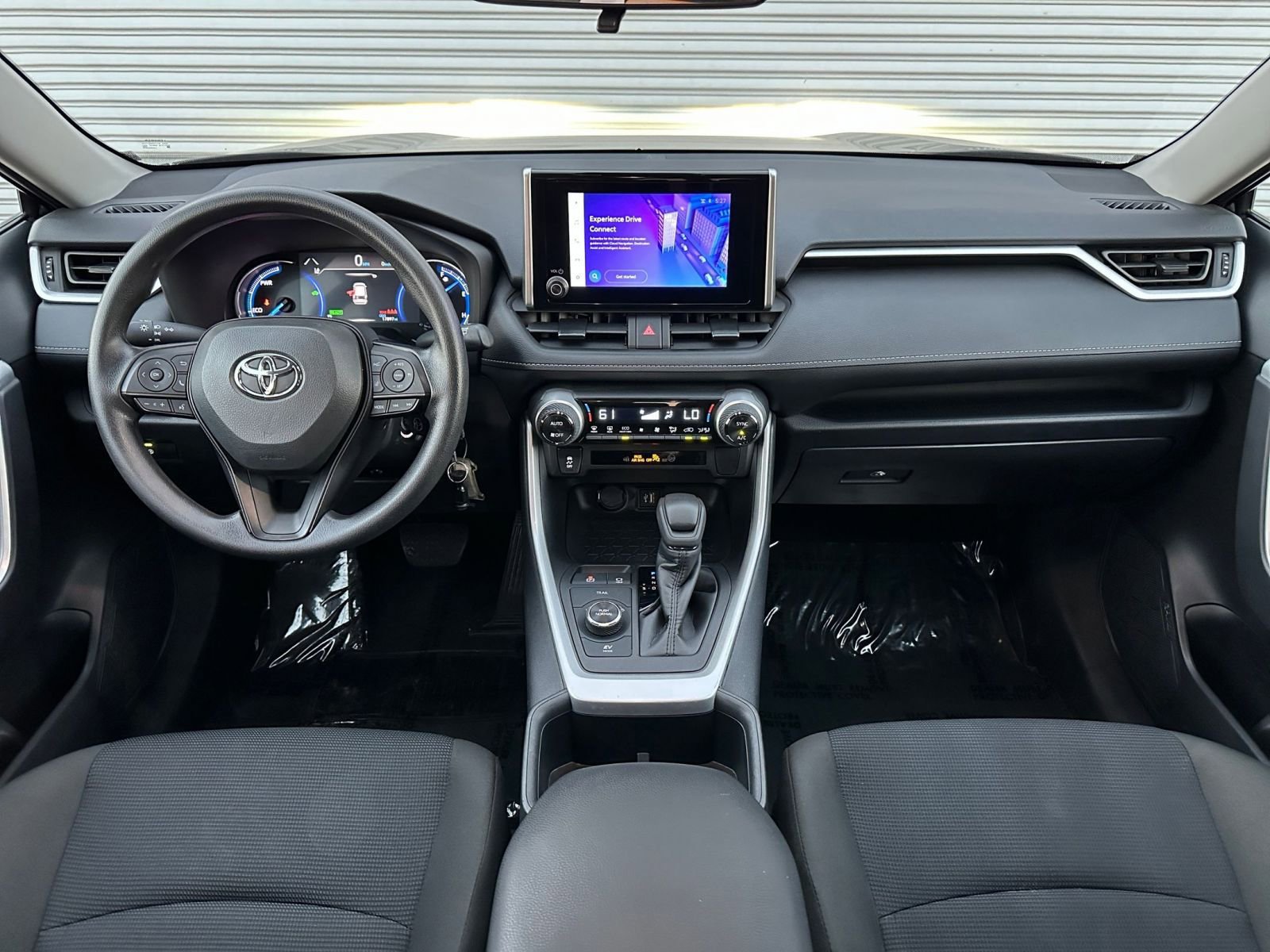 Thumbnail: 2025 Toyota RAV4 - 32