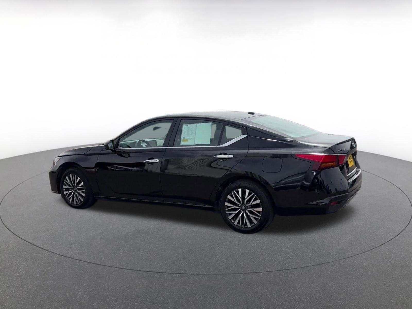 Thumbnail: 2025 Nissan Altima - 10