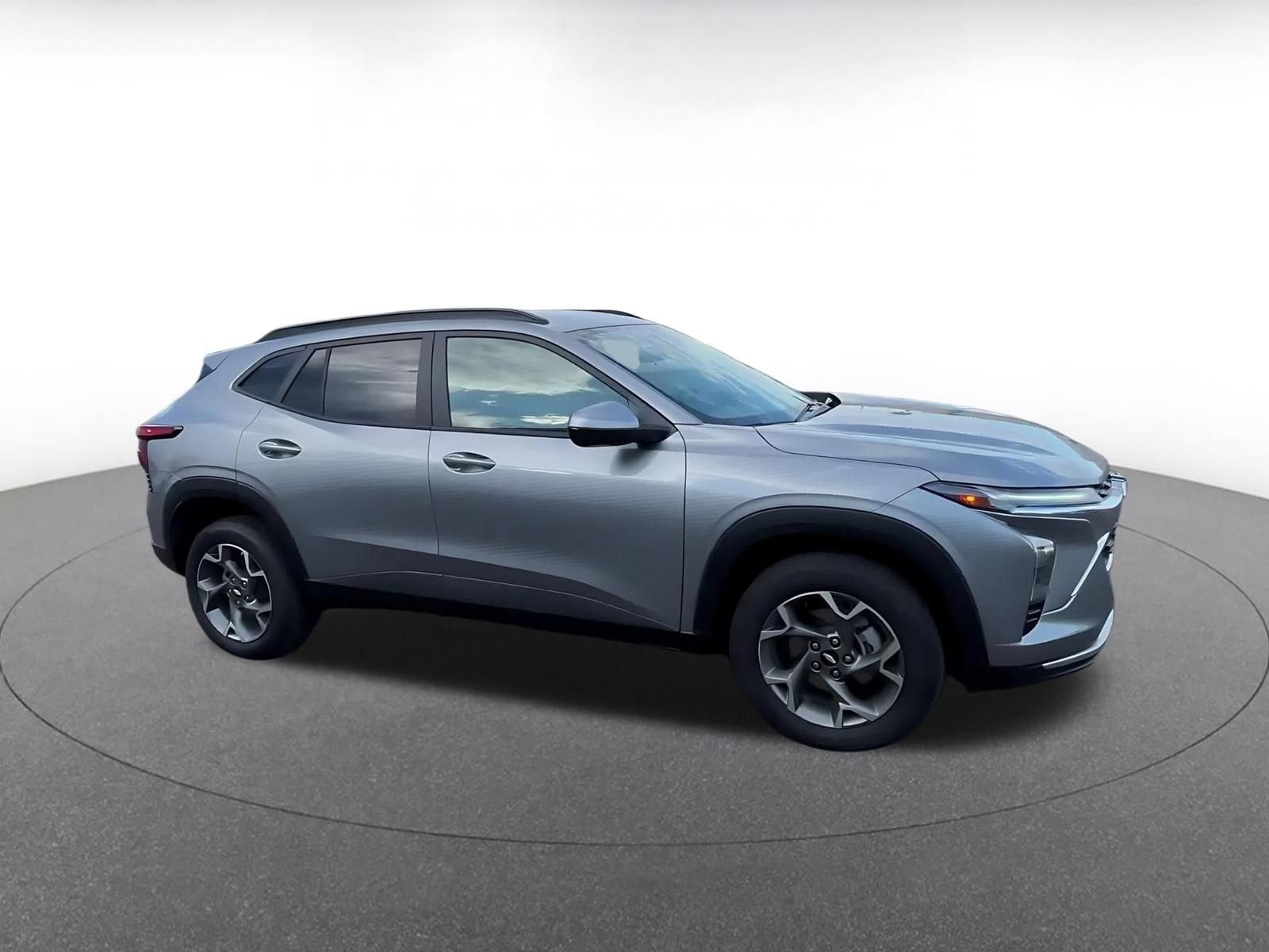 Thumbnail: 2025 Chevrolet Trax - 2