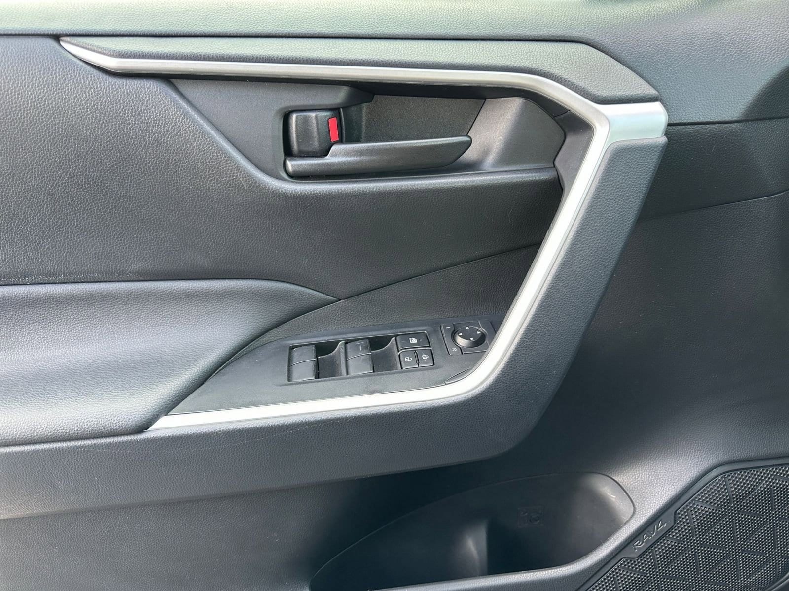 Thumbnail: 2025 Toyota RAV4 - 20