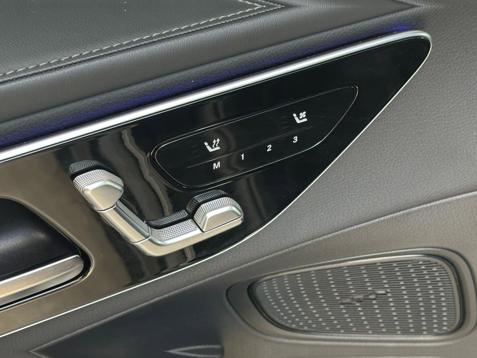 Thumbnail: 2024 Mercedes-Benz GLC - 23