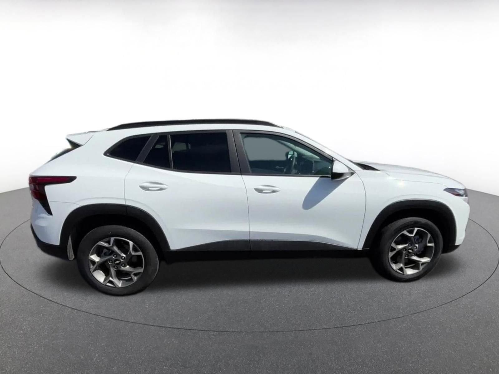 Thumbnail: 2025 Chevrolet Trax - 16