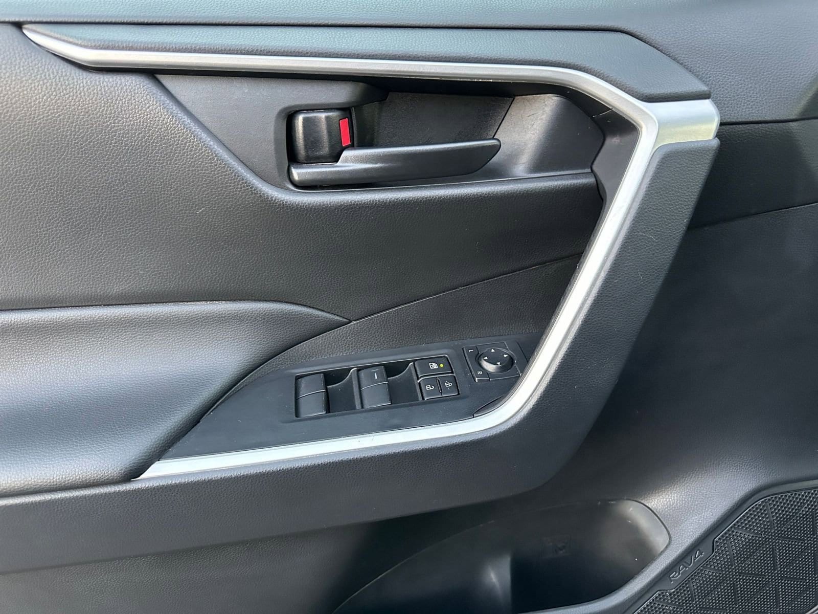 Thumbnail: 2025 Toyota RAV4 - 20