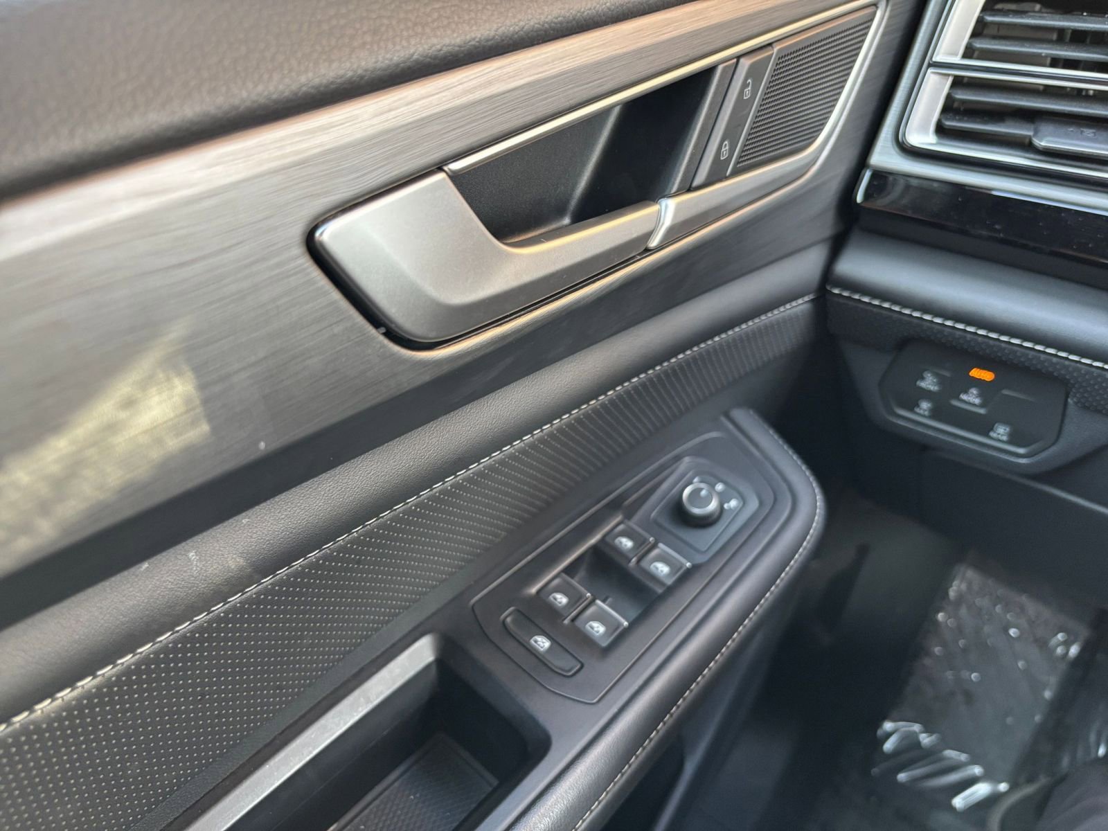 Thumbnail: 2025 Volkswagen Atlas - 18