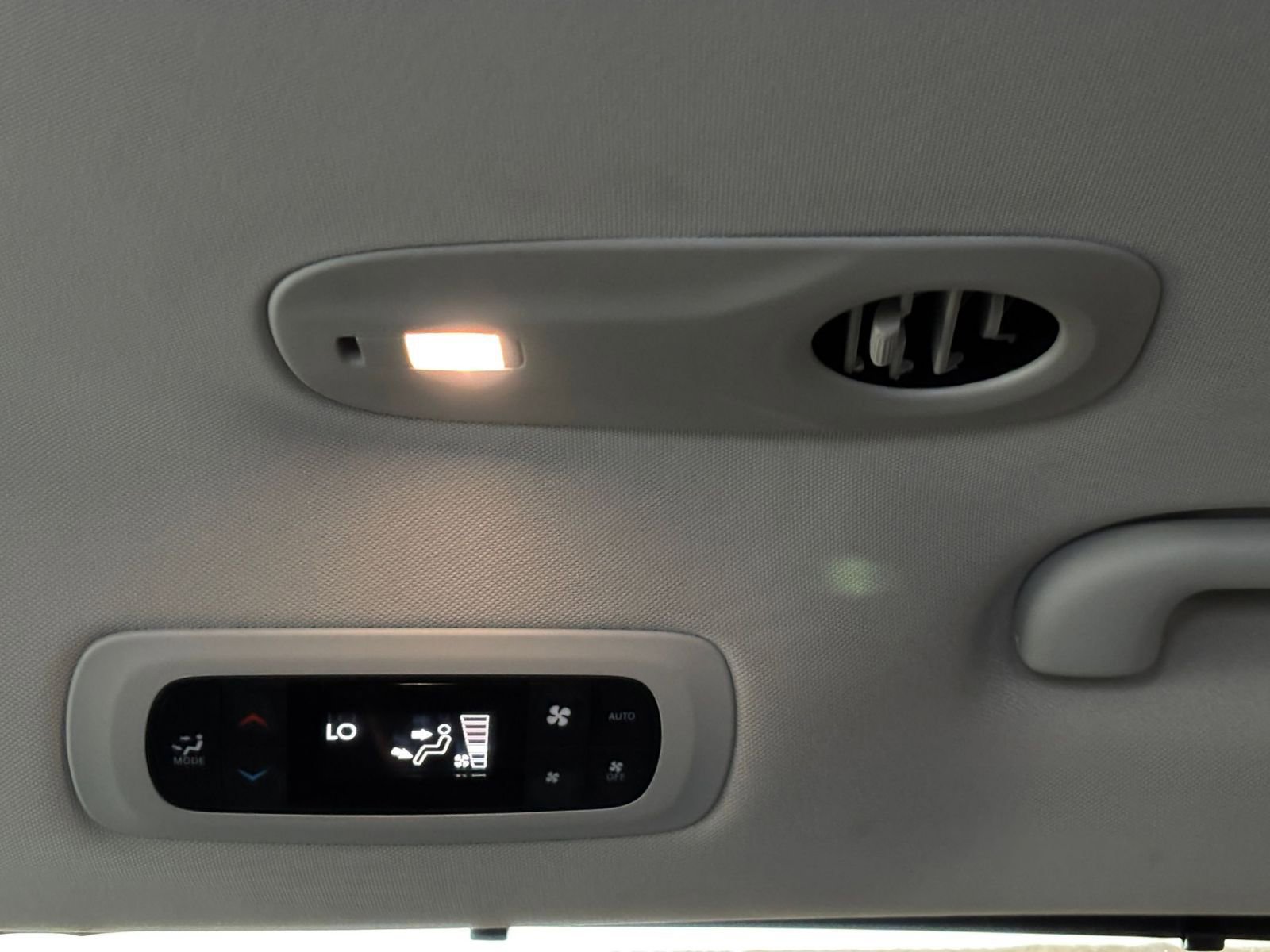 Thumbnail: 2024 Chrysler Pacifica - 24