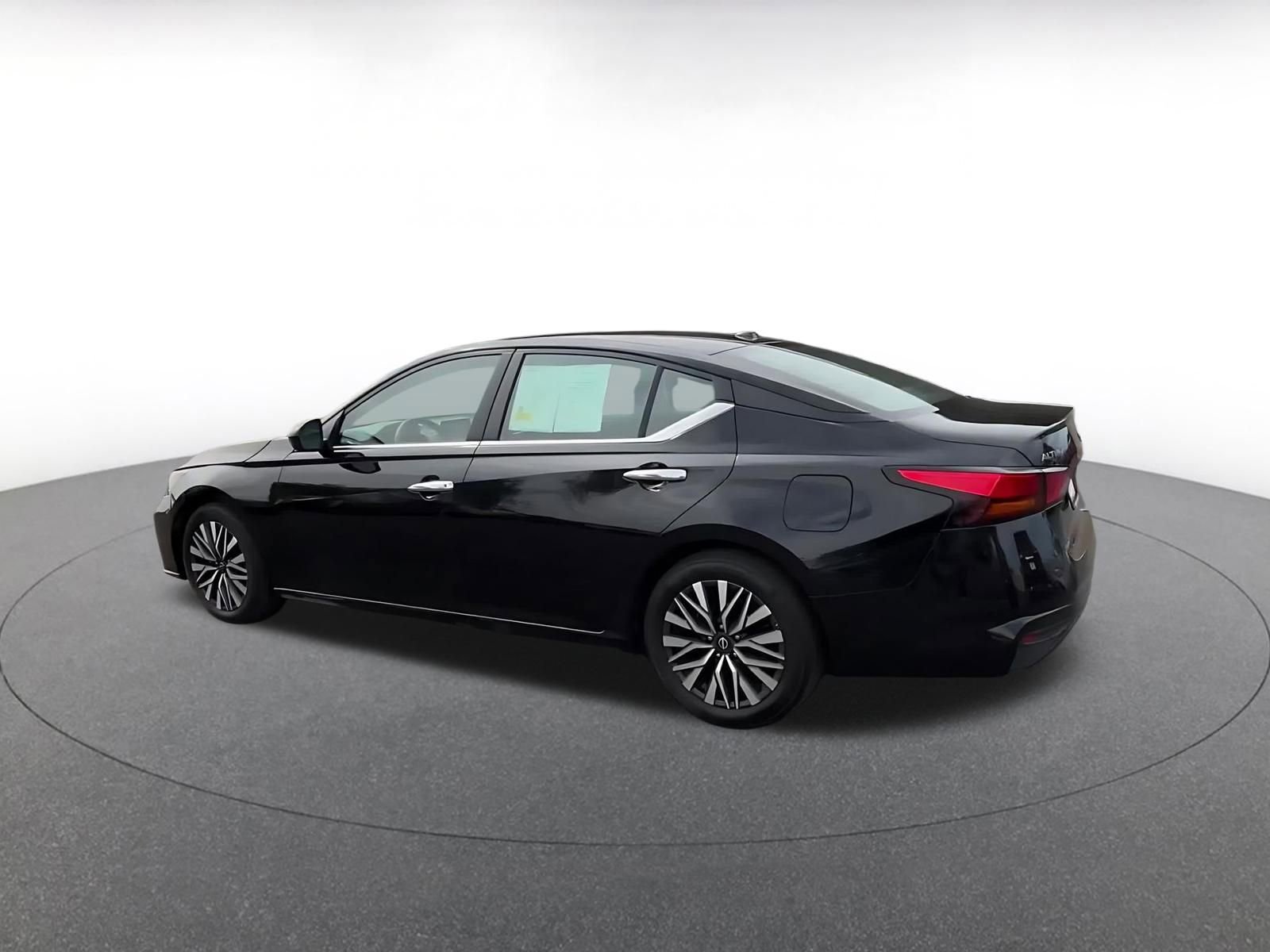 Thumbnail: 2025 Nissan Altima - 10