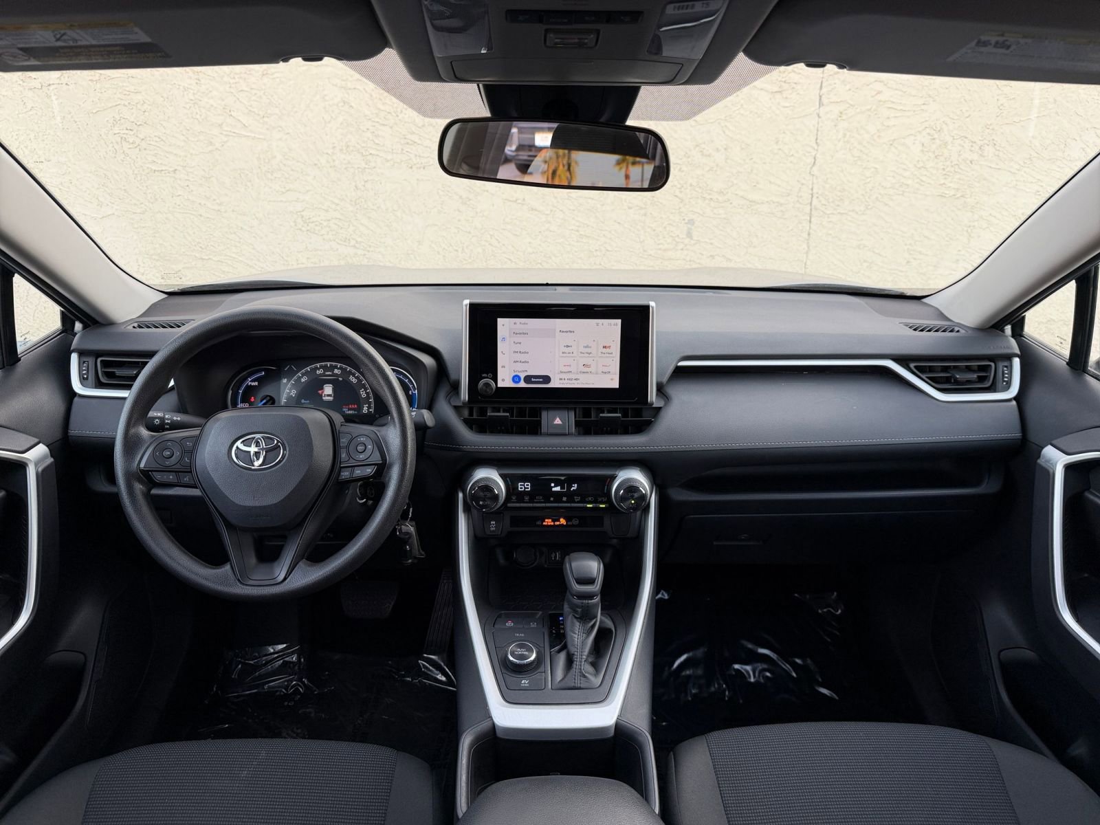 Thumbnail: 2025 Toyota RAV4 - 32