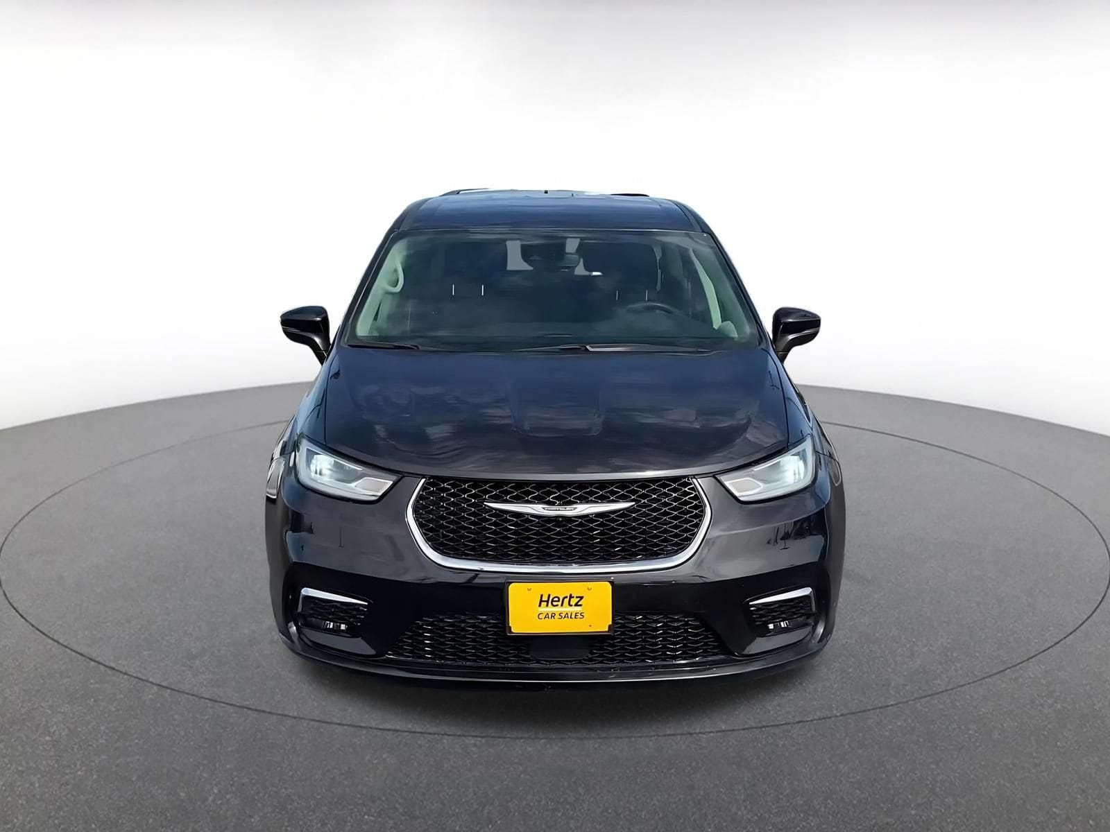 Thumbnail: 2023 Chrysler Pacifica - 4