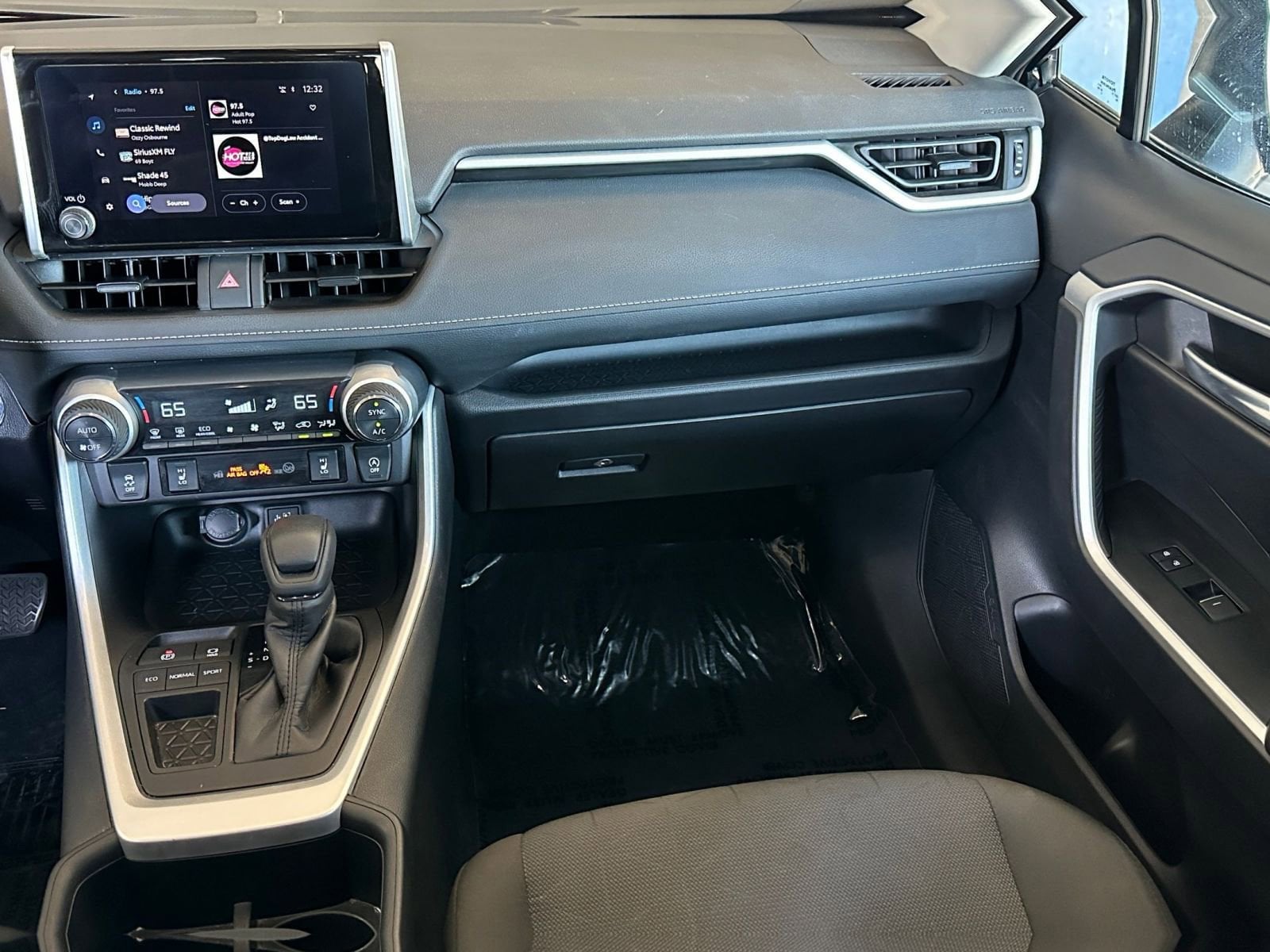 Thumbnail: 2025 Toyota RAV4 - 35