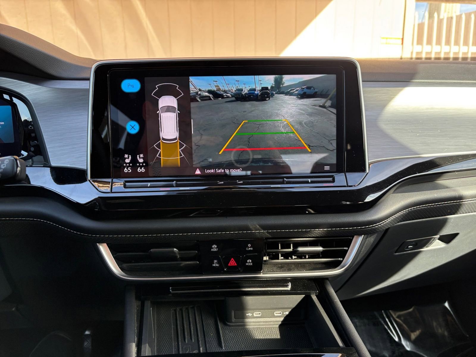 Thumbnail: 2025 Volkswagen Atlas - 17