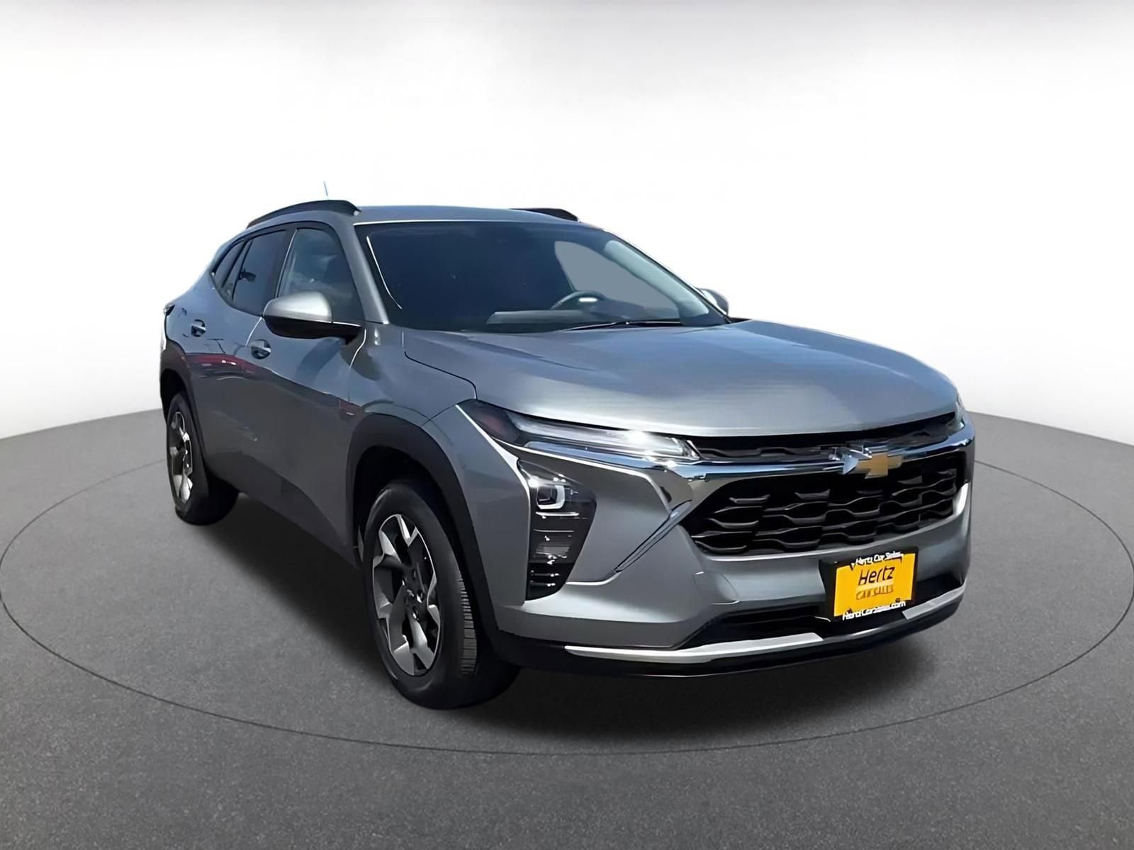Thumbnail: 2025 Chevrolet Trax - 3